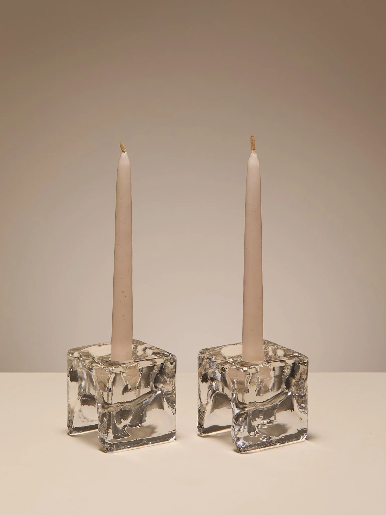 327_TheVintagePairofClearCrystalGlassBlockCandlesticks_003 1.jpg