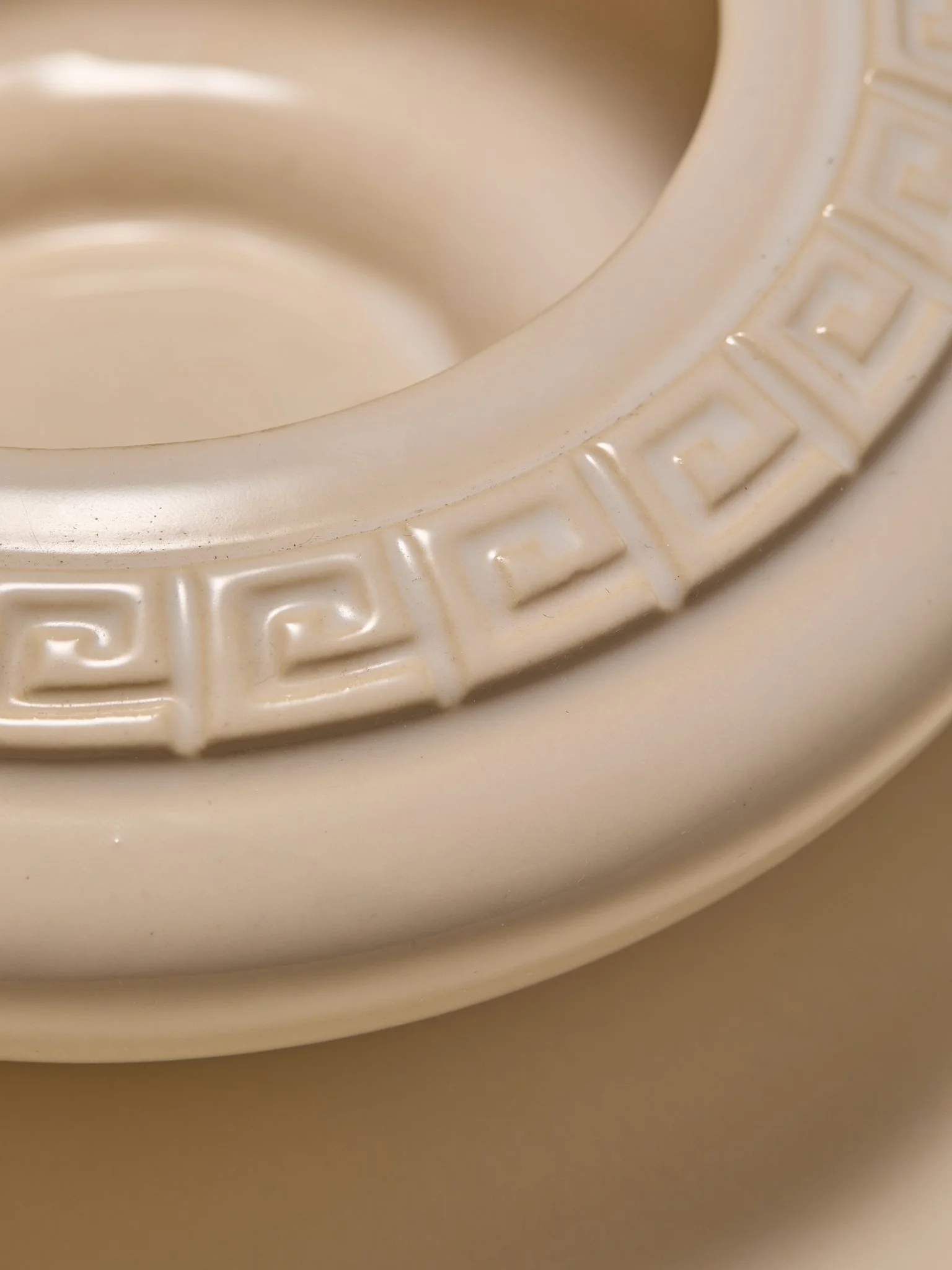 322_TheGreekKeyWhiteCeramicDish_004.jpg