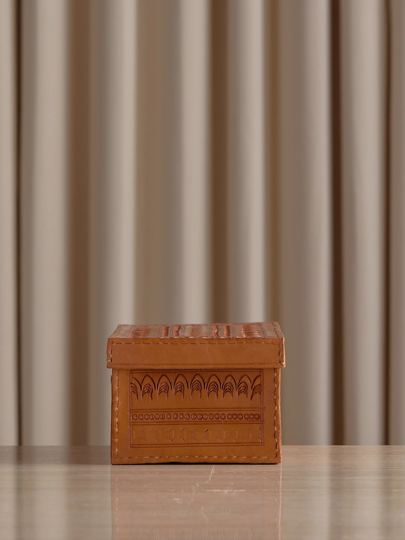82_TheVintageCarvedLeatherStackedBoxSet_005.jpg