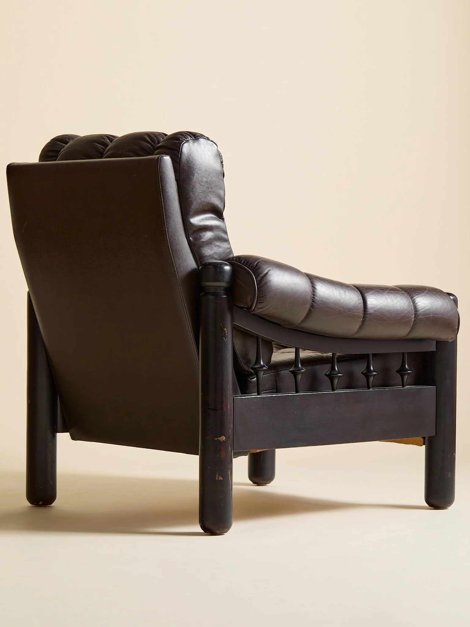 399_TheVintageDarkBrownMidCenturyLoungeChairs_11.jpg