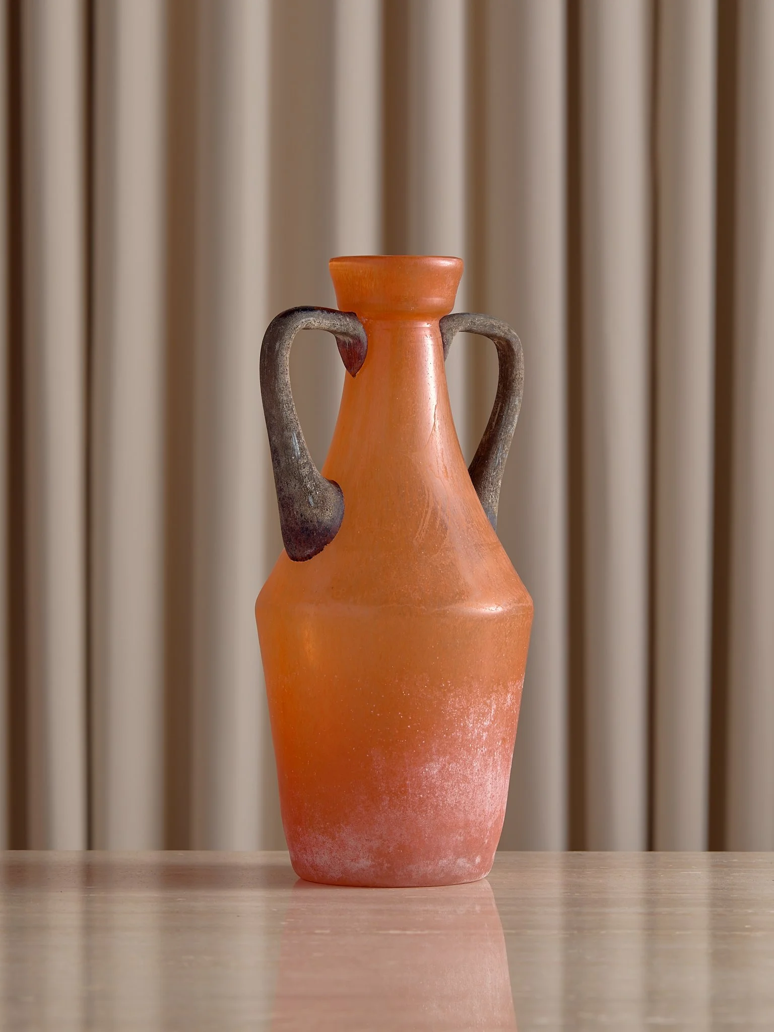 59_TheHandBlownScavoGlassOrangeVase_002.jpg