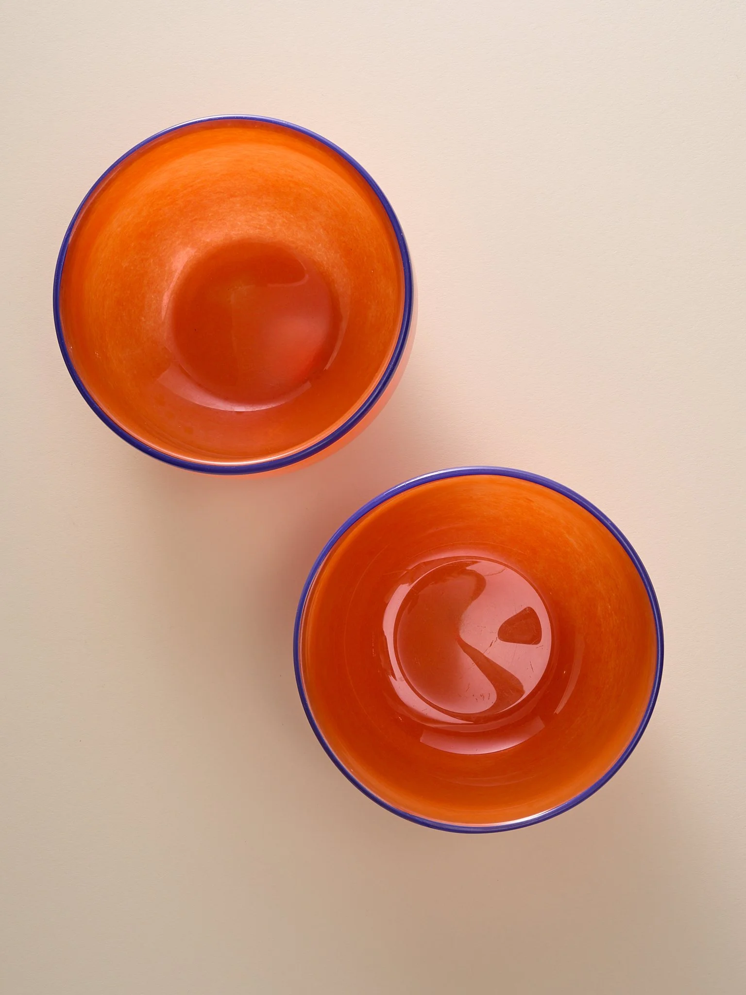 300_TheVintagePairofOrangeglassbowls_004.jpg