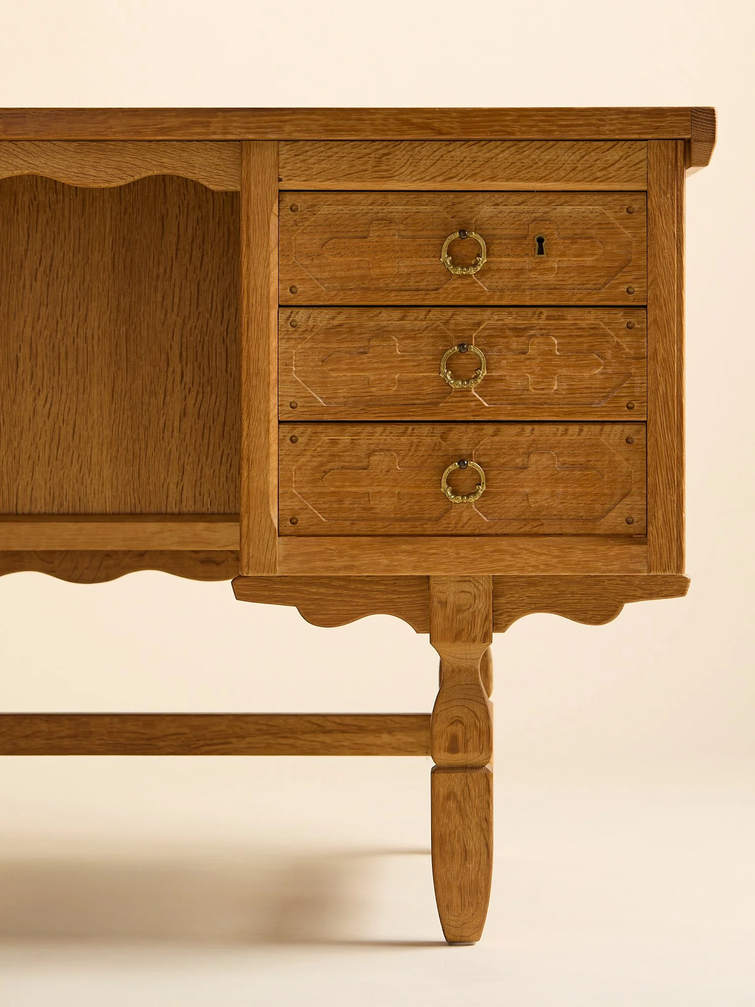 415_TheVintageHenningKjaernulfStyleWhiteOakWritingDesk_09.jpg