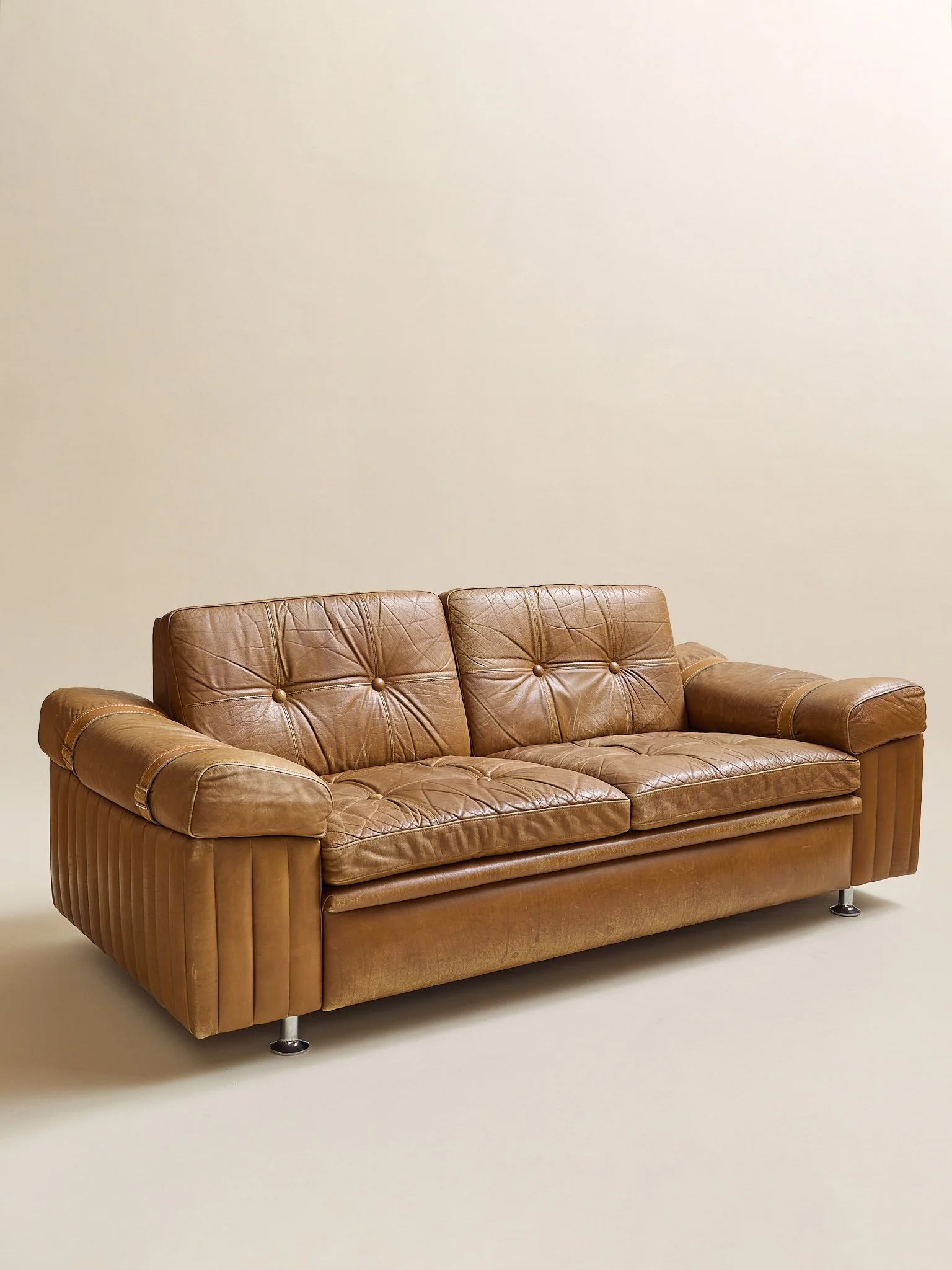 299_TheVintageSvendSkipperDanishLeatherLoveseat1970s_02.jpg