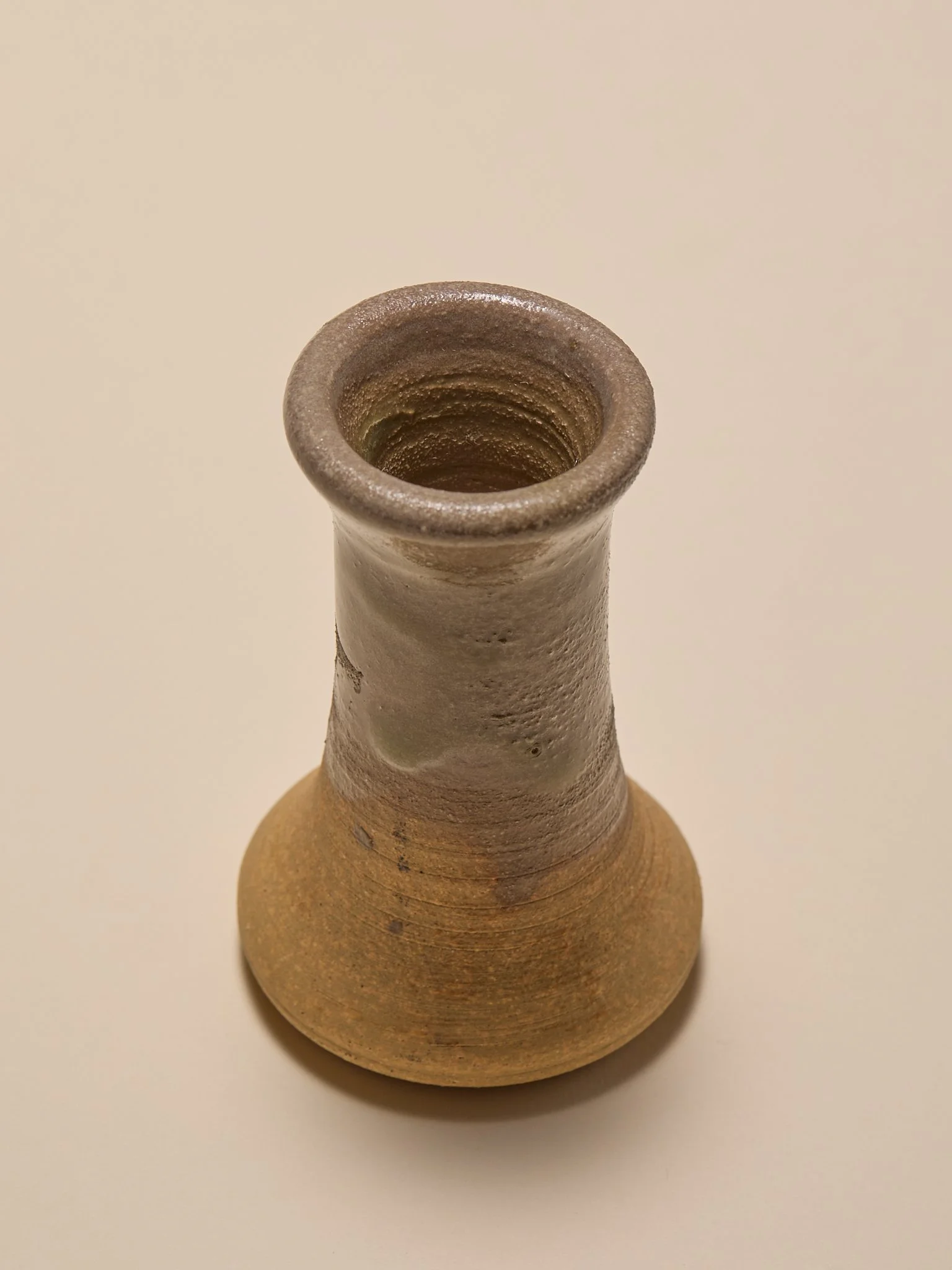 325_TheVintageHandmadeCeramicNeutralMiniVase_003.jpg