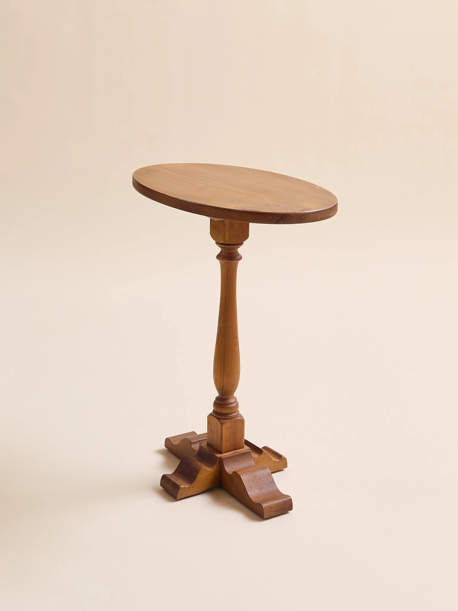191_TheVintageLaneOakDrinkTable_002.jpg