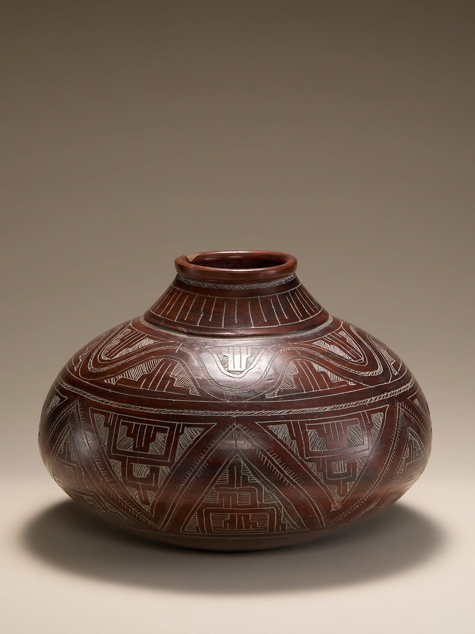 186_TheHandCarvedBrazilianTerracottaLowVase_001.jpg