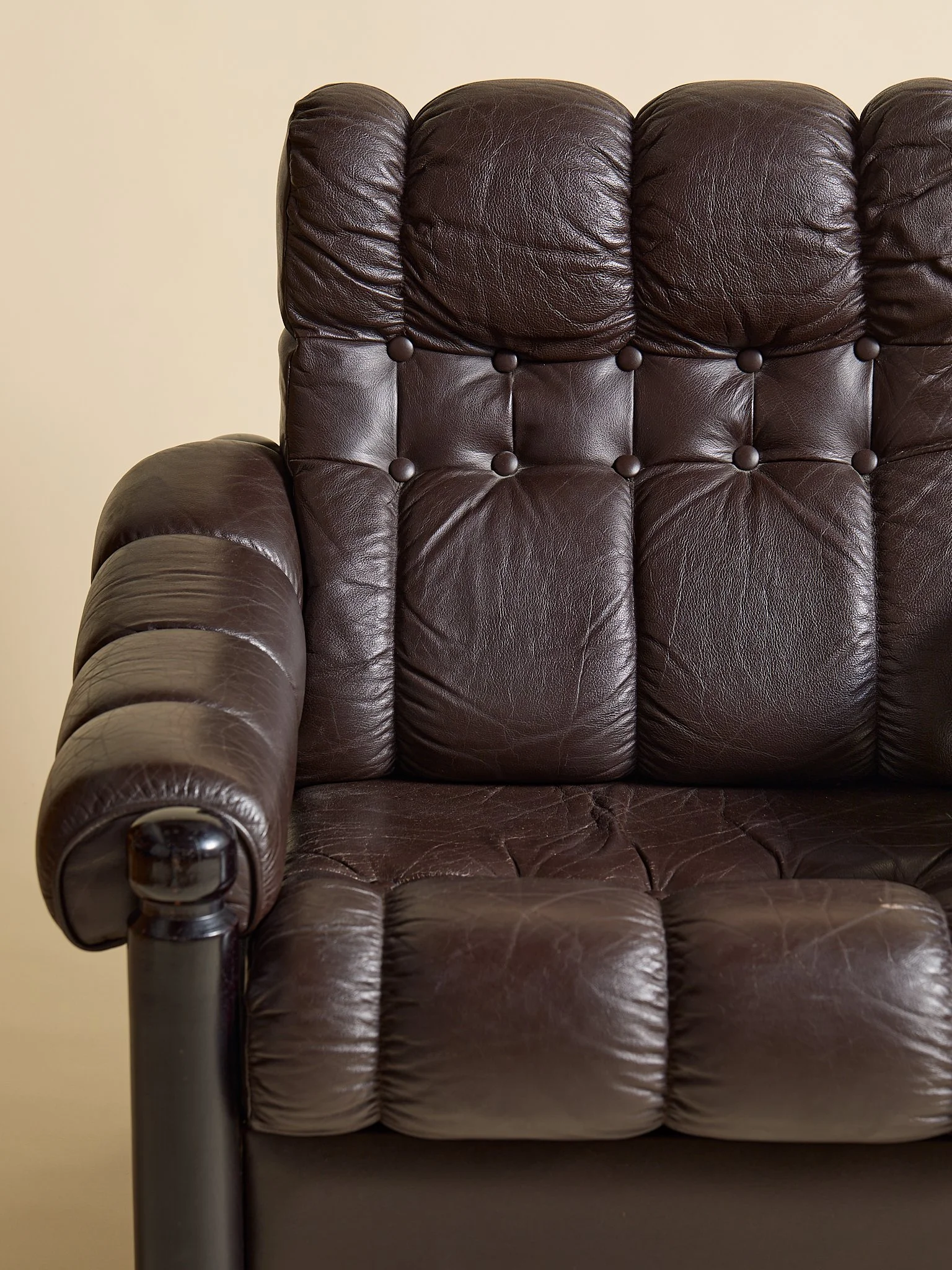 399_TheVintageDarkBrownMidCenturyLoungeChairs_10.jpg