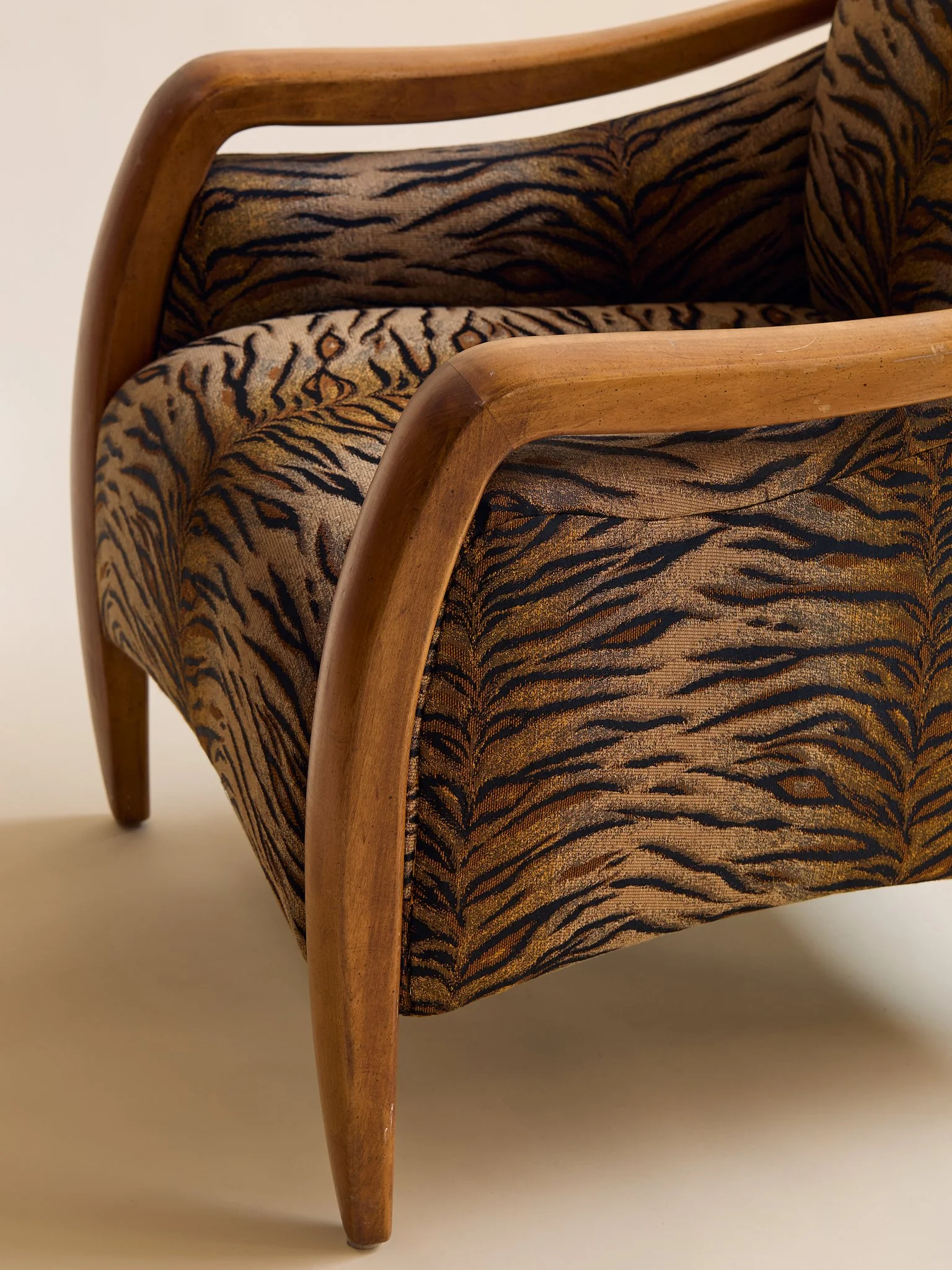 33_TheVintageTigerPrintSculpturalChair_006.jpg