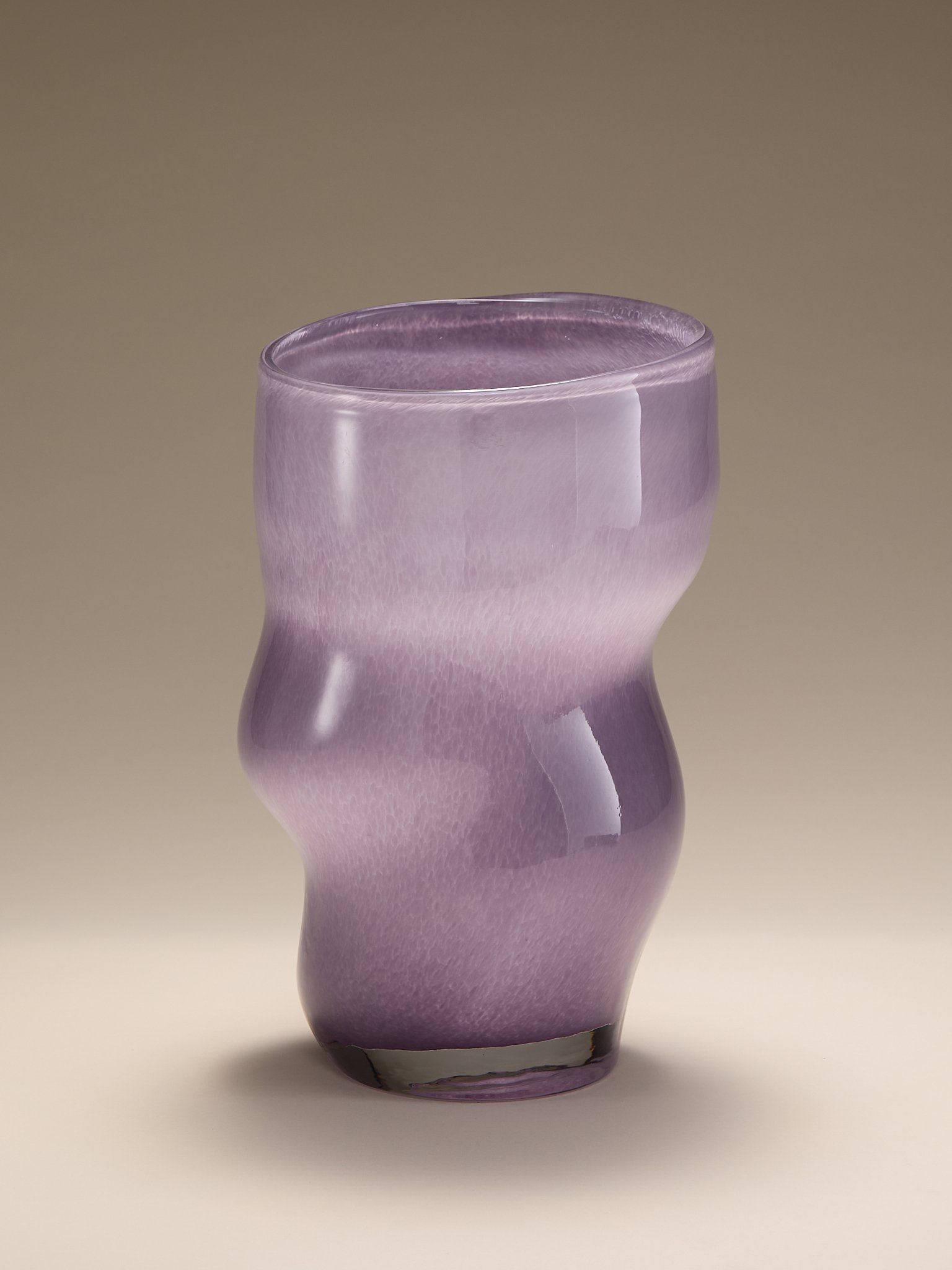 164_TheVintageHandBlownGlassLilacVase_002.jpg