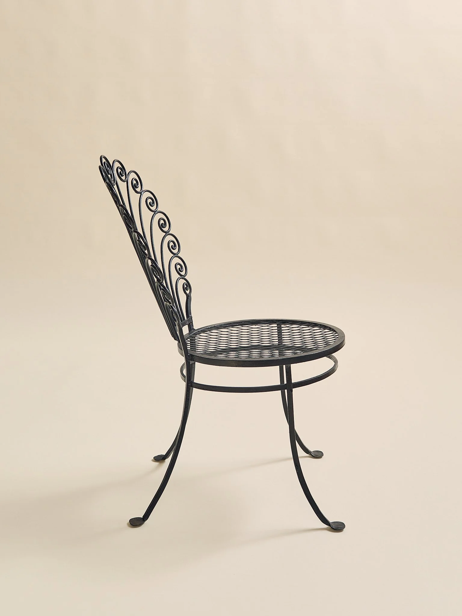 304_TheIronScrollChair_03.jpg