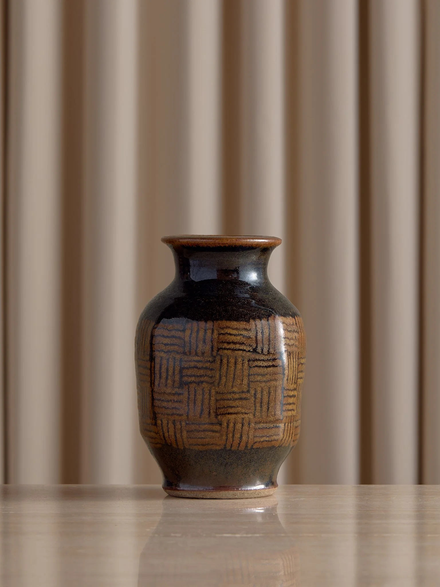 71_TheVintageBasketWeaveCeramicVase_002.jpg