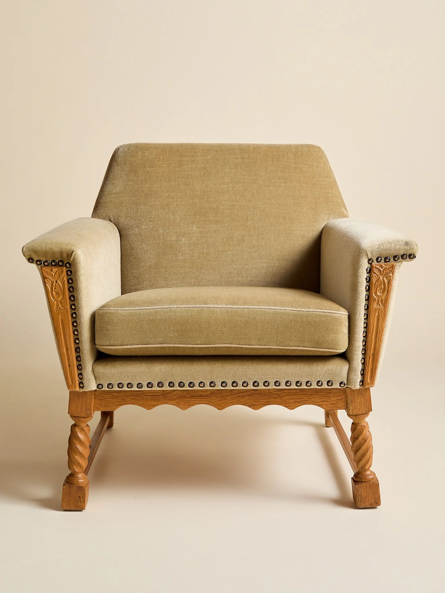 393_TheVintageDanishVelourCarvedDetailArmchairs_01.jpg