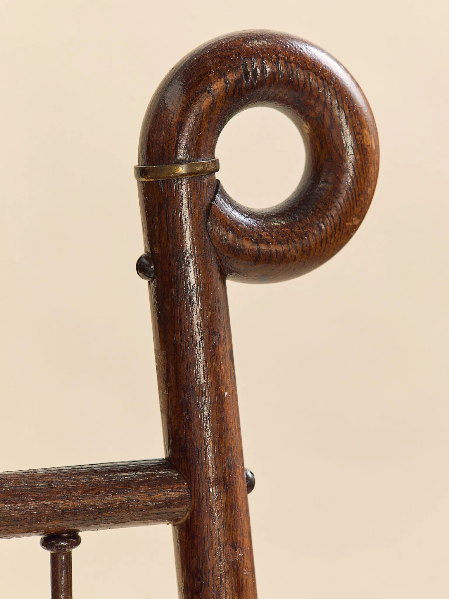 337_TheAntiqueWoodCarvedEasel_06.jpg