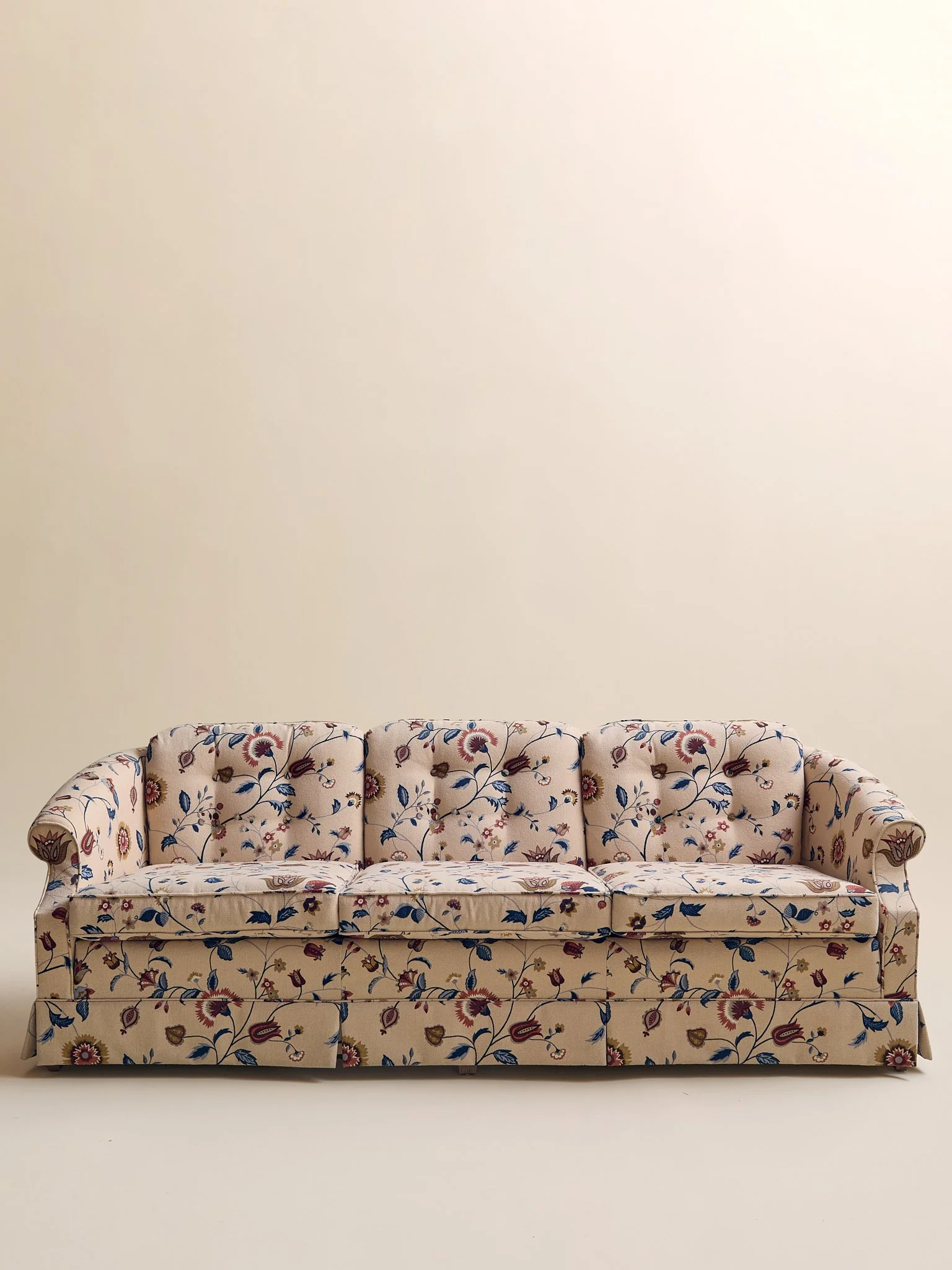264_TheVintageEthanAllenPrintedWoolFloralSofa_002.jpg
