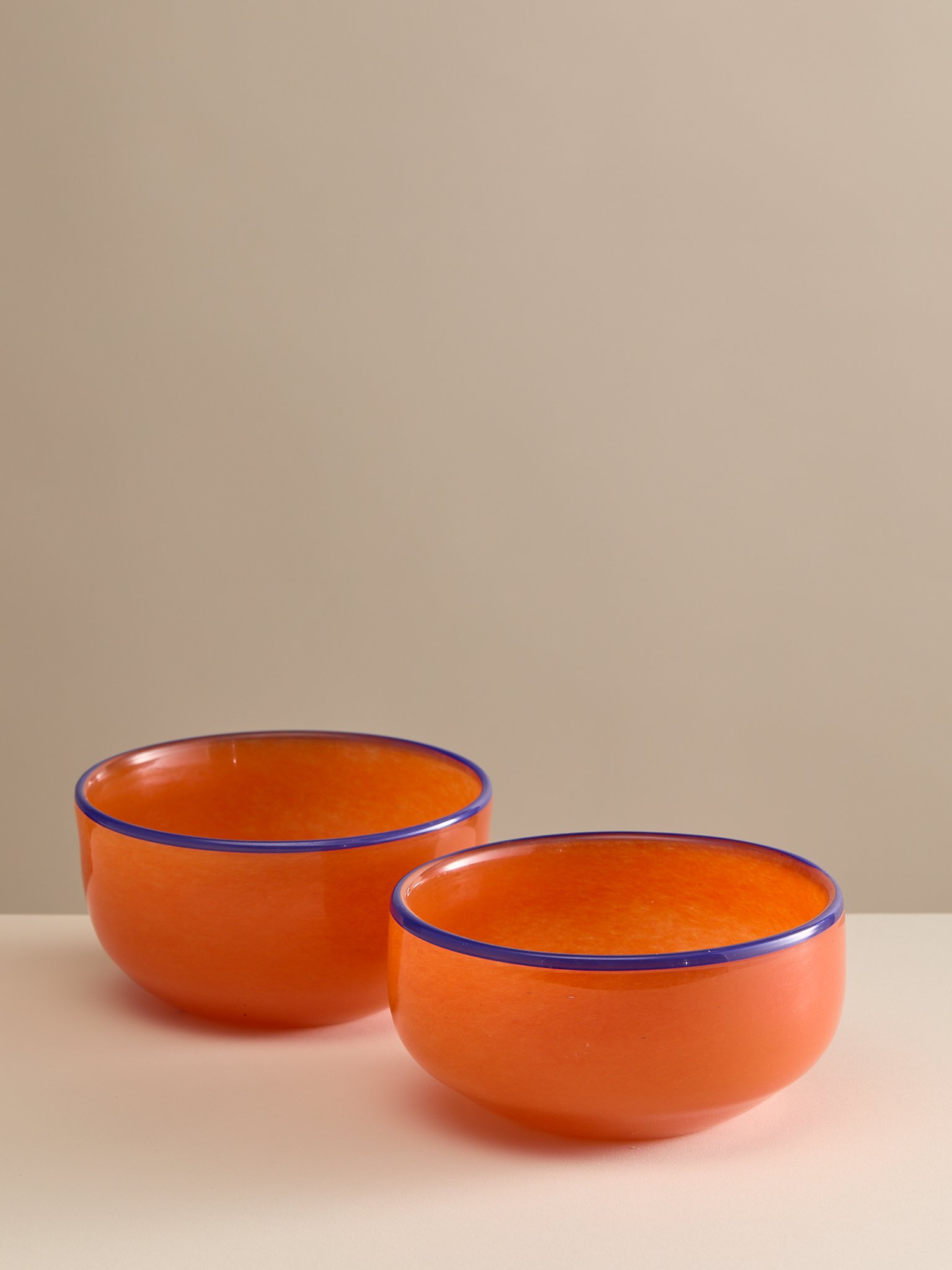 300_TheVintagePairofOrangeglassbowls_003.jpg