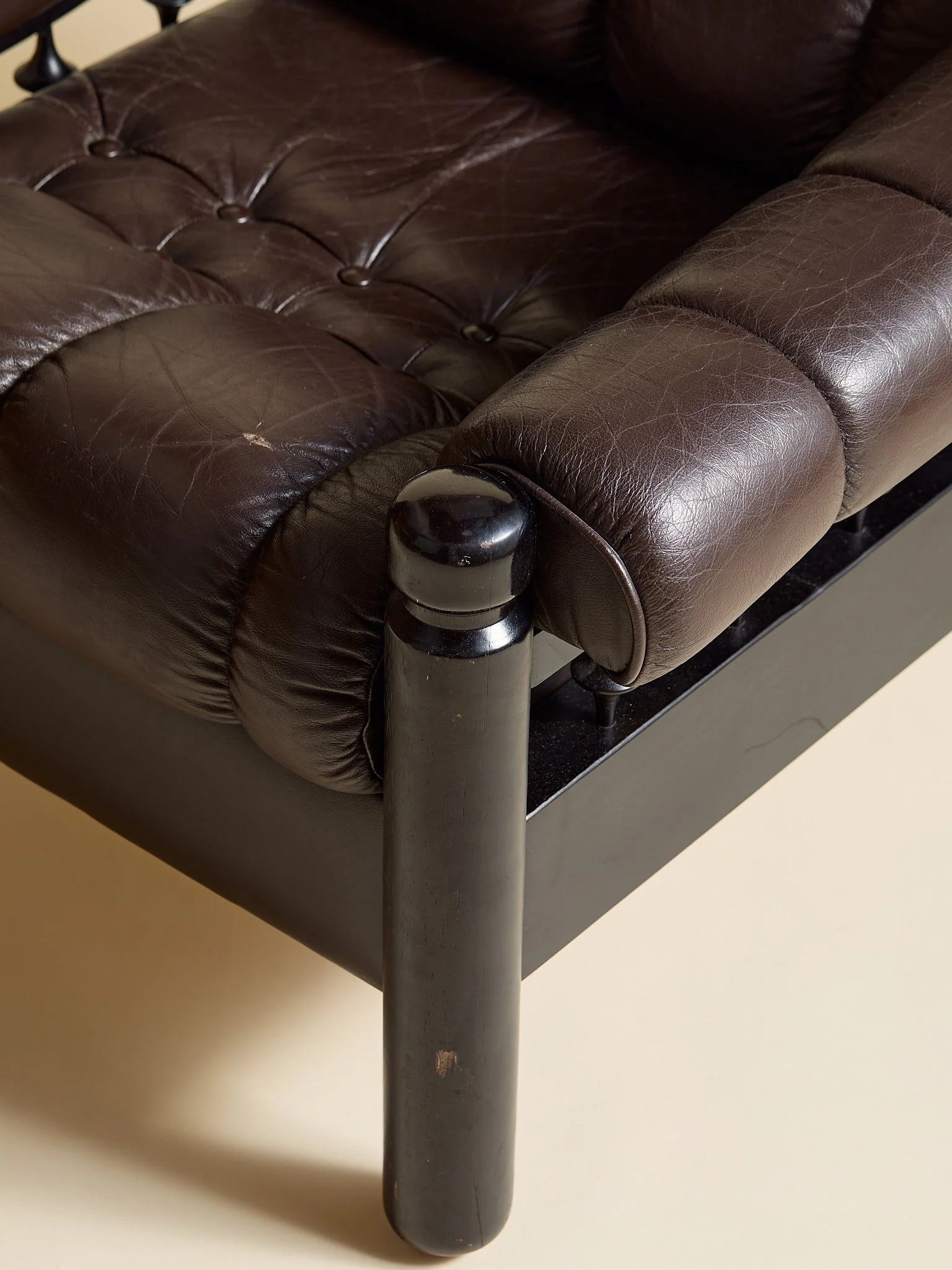 399_TheVintageDarkBrownMidCenturyLoungeChairs_13.jpg