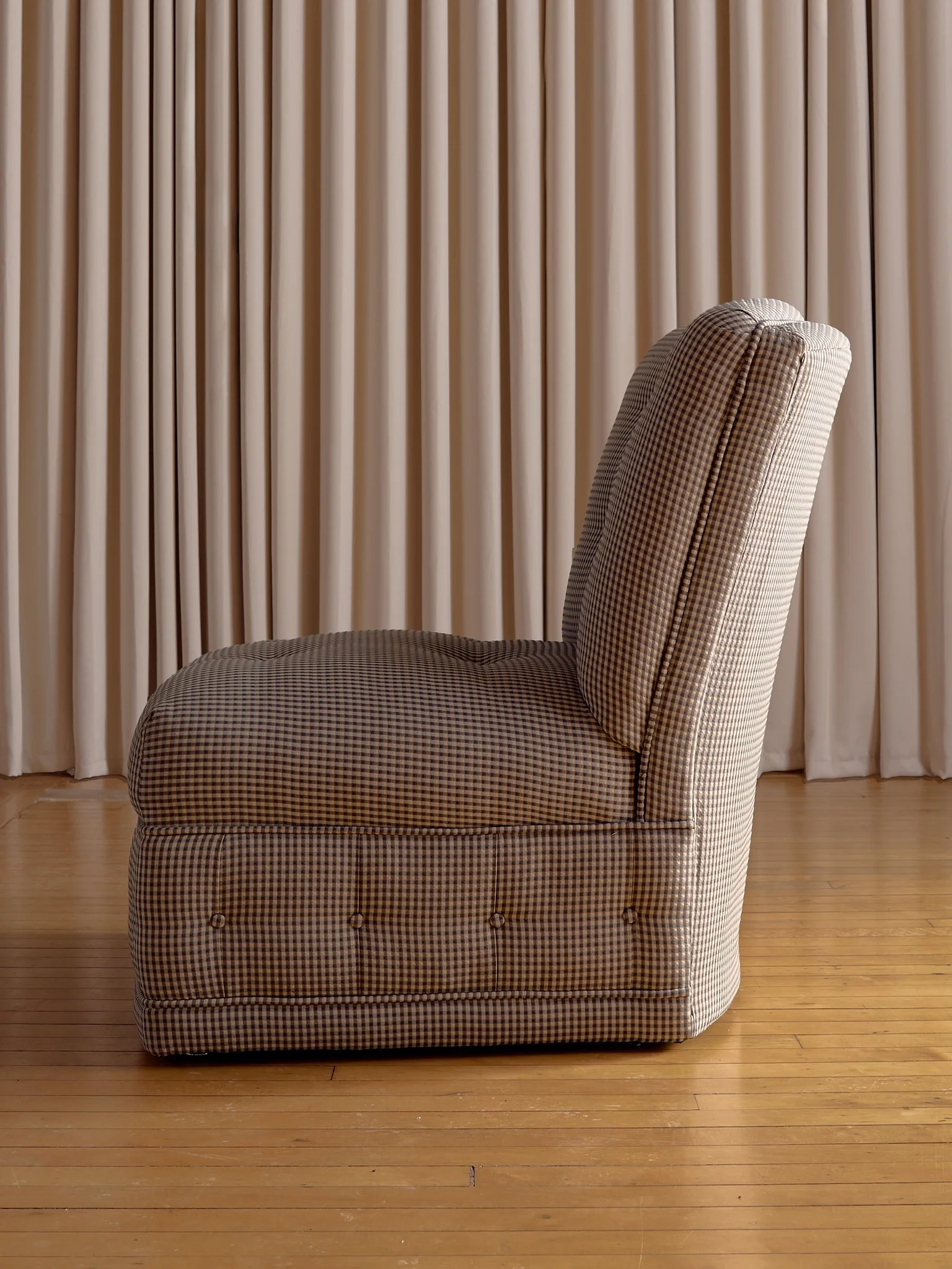 41_TheVintageCheckSlipperChair_005.jpg