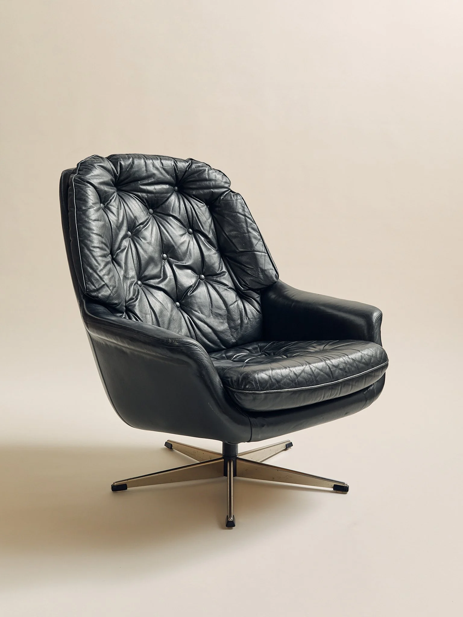 288_TheVintageH.W.KleinforBraminDanishLeatherLoungeChair1960s_03.jpg