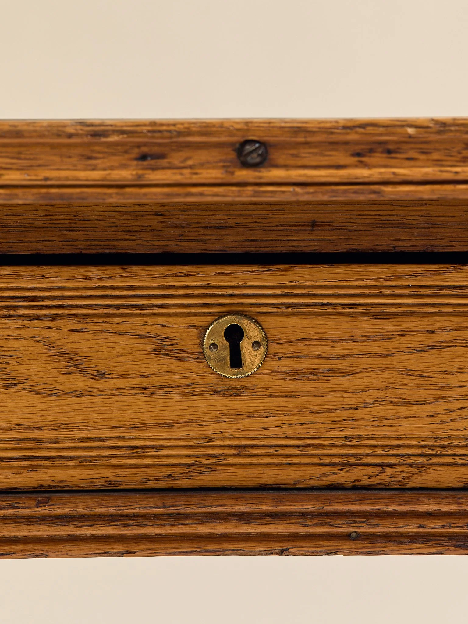 301_TheVintageOakAndLeatherDesk_13.jpg
