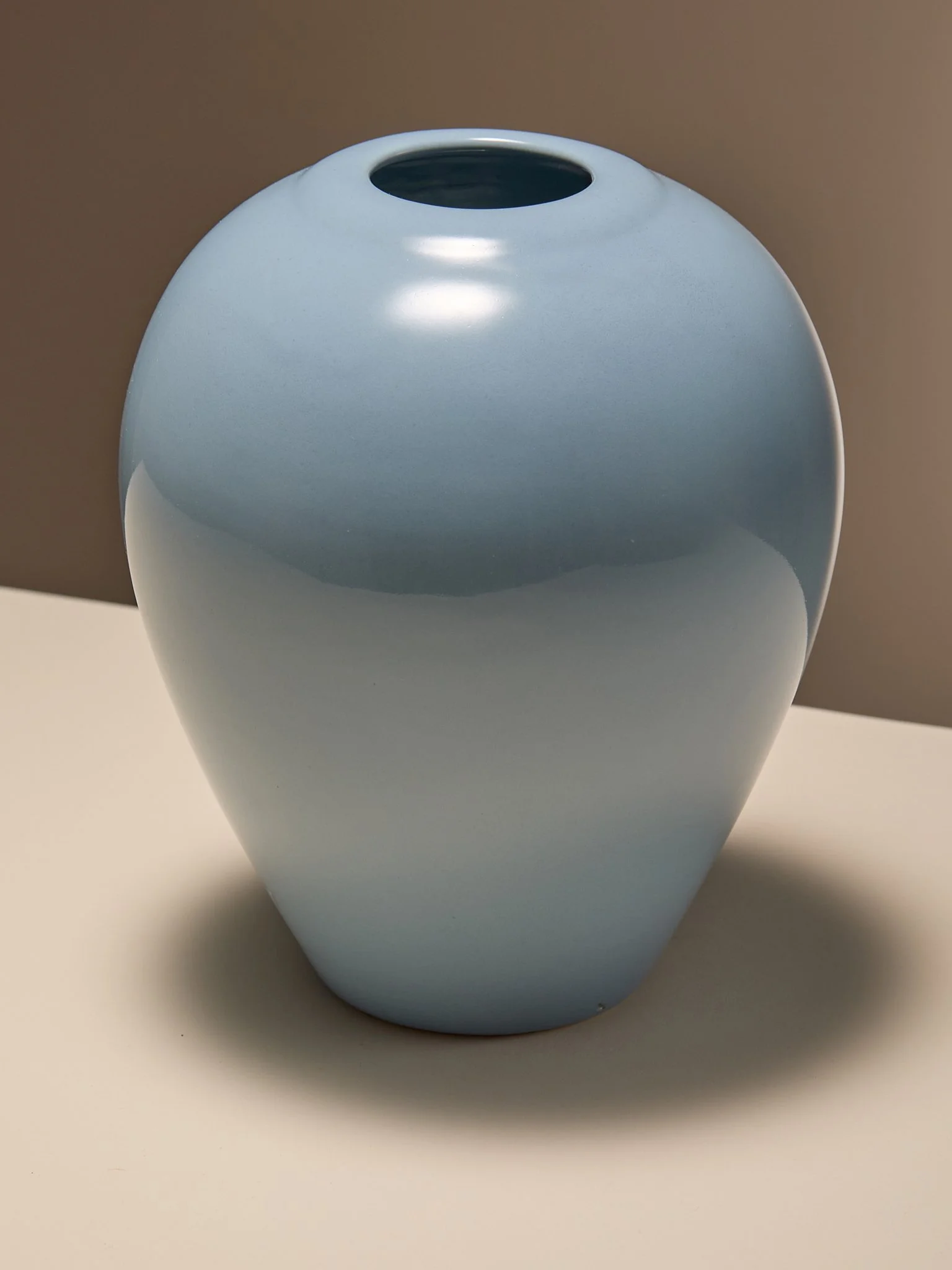 311_TheBlueGlossyCeramicVase_002.jpg