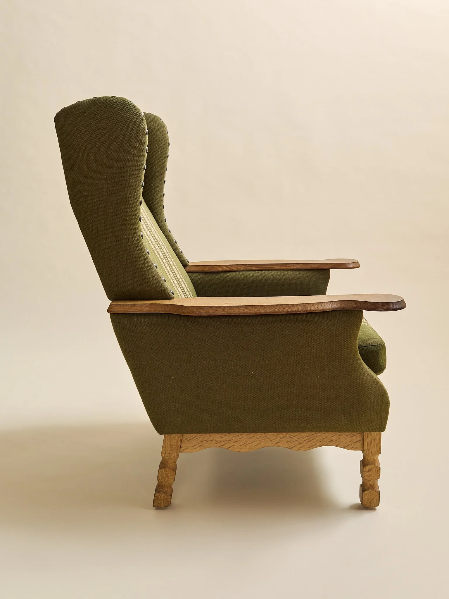 373_TheVintageDanishOakLoungeChairsAttrHenningKjaernulf1960s_2_04.jpg