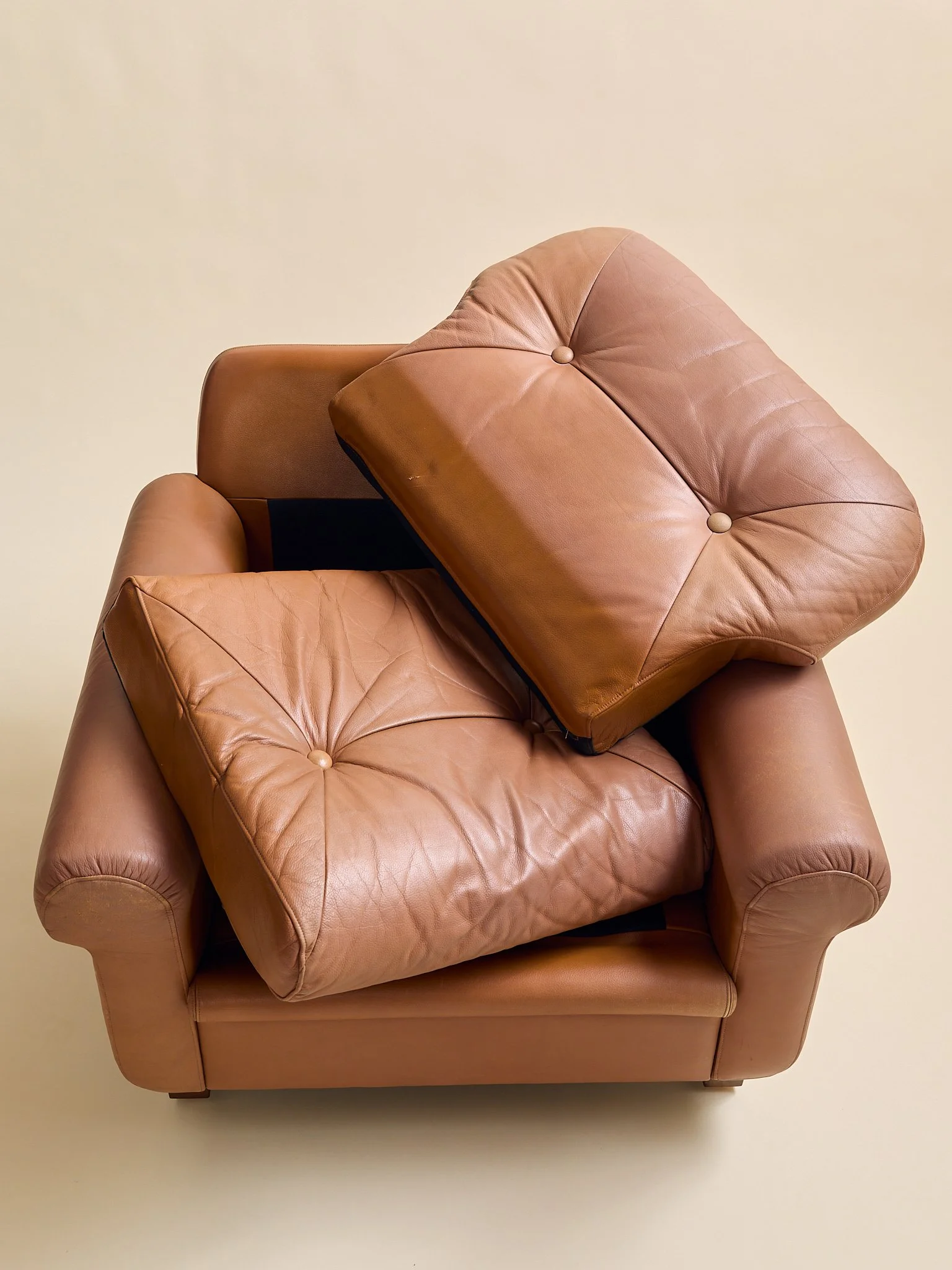 377_TheVintageGeorgThamsDanishLeatherLoungeChairs_18.jpg