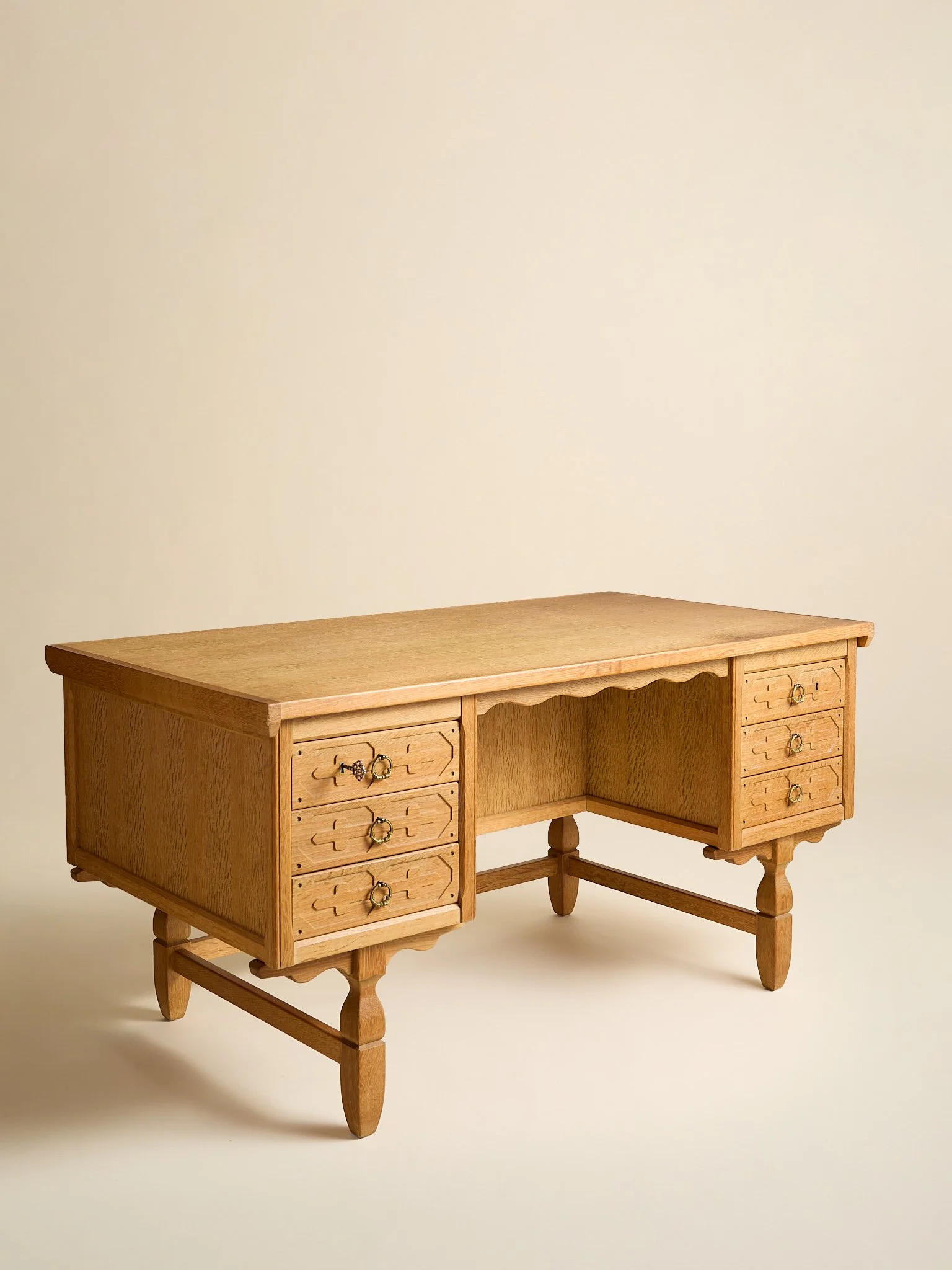415_TheVintageHenningKjaernulfStyleWhiteOakWritingDesk_03.jpg