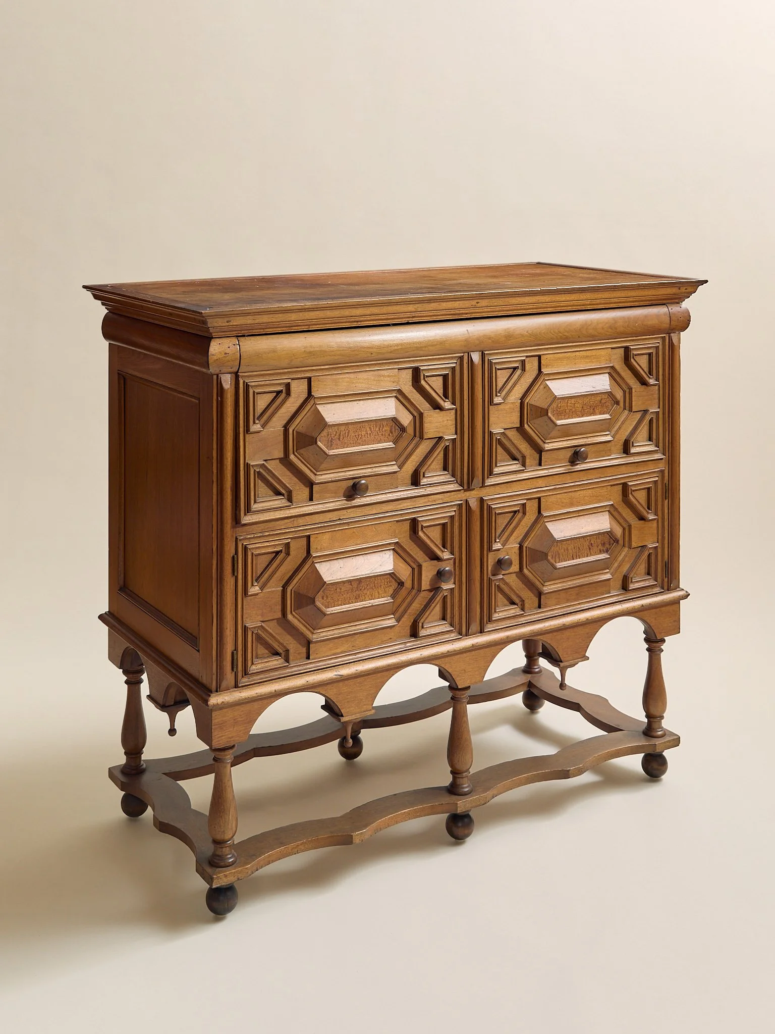 1_296_TheVintageWilliamandMaryIntricateCarvedWoodWalnutSideboard_02__296_TheVintageWilliamandMaryIntricateCarvedWoodWalnutSideboard_02.jpg