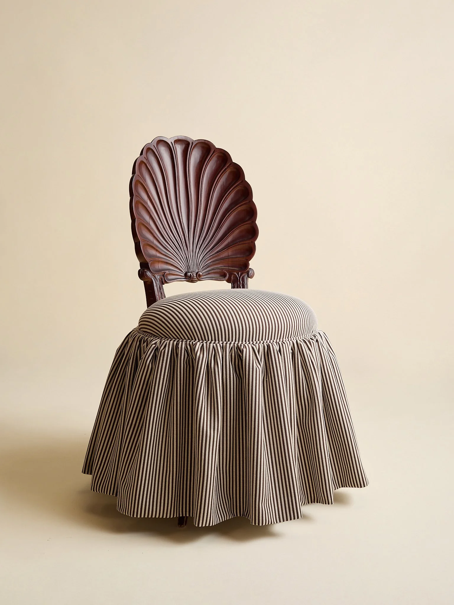 411_TheVintageShellSideChairs_03.jpg