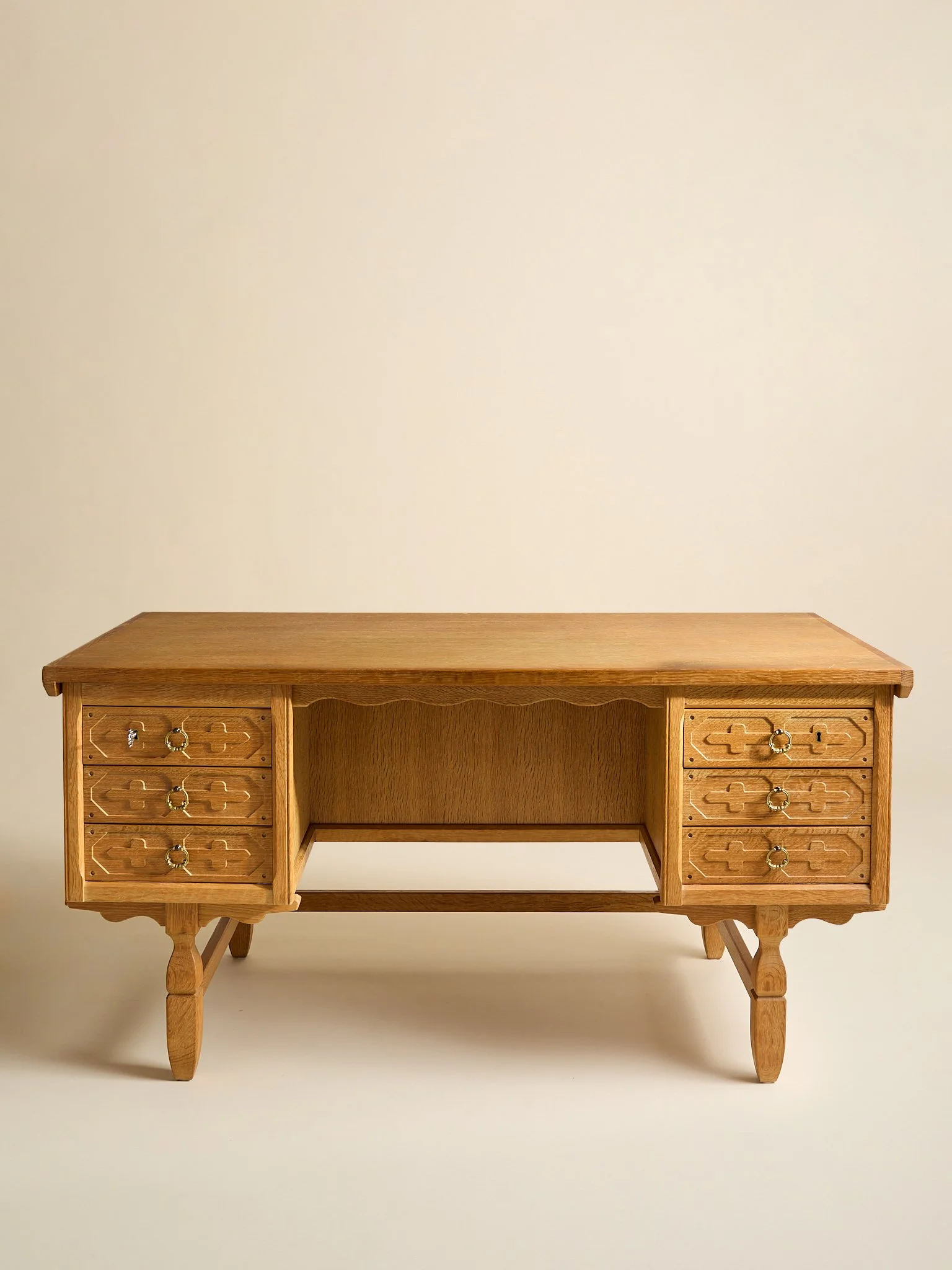 415_TheVintageHenningKjaernulfStyleWhiteOakWritingDesk_01.jpg