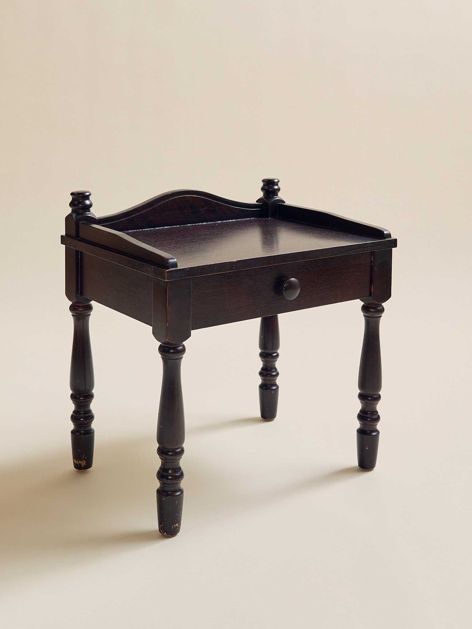 291_TheVintagePairofSwedishPaintedPineNighstands1950s_04.jpg