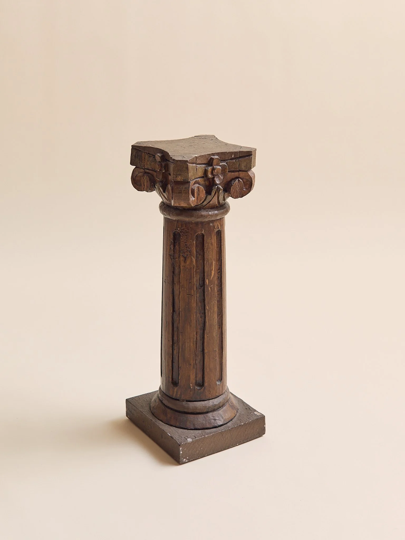 250_TheVintageOrnateWoodCarvedColumnPedestal_004.jpg