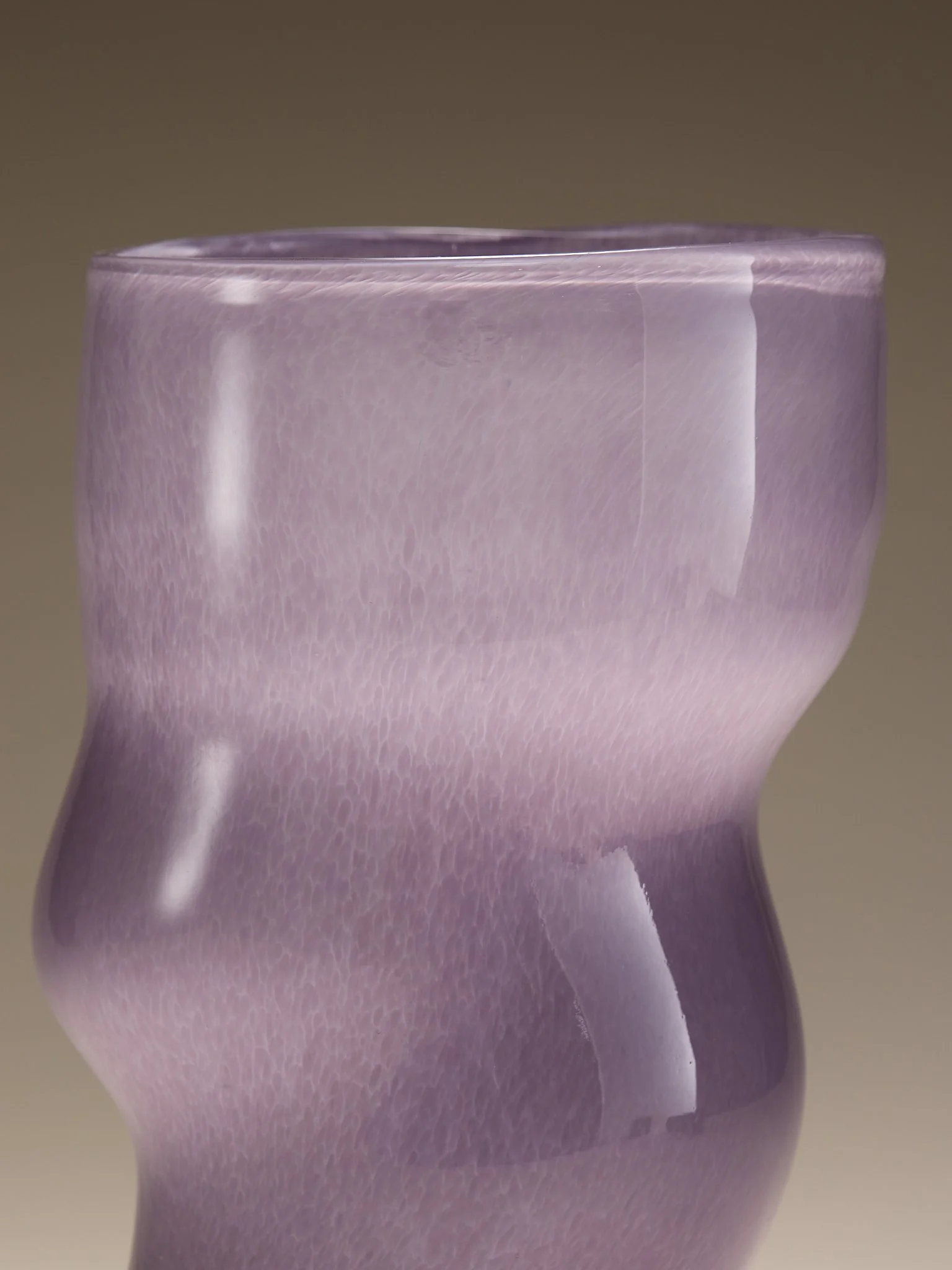 164_TheVintageHandBlownGlassLilacVase_005.jpg