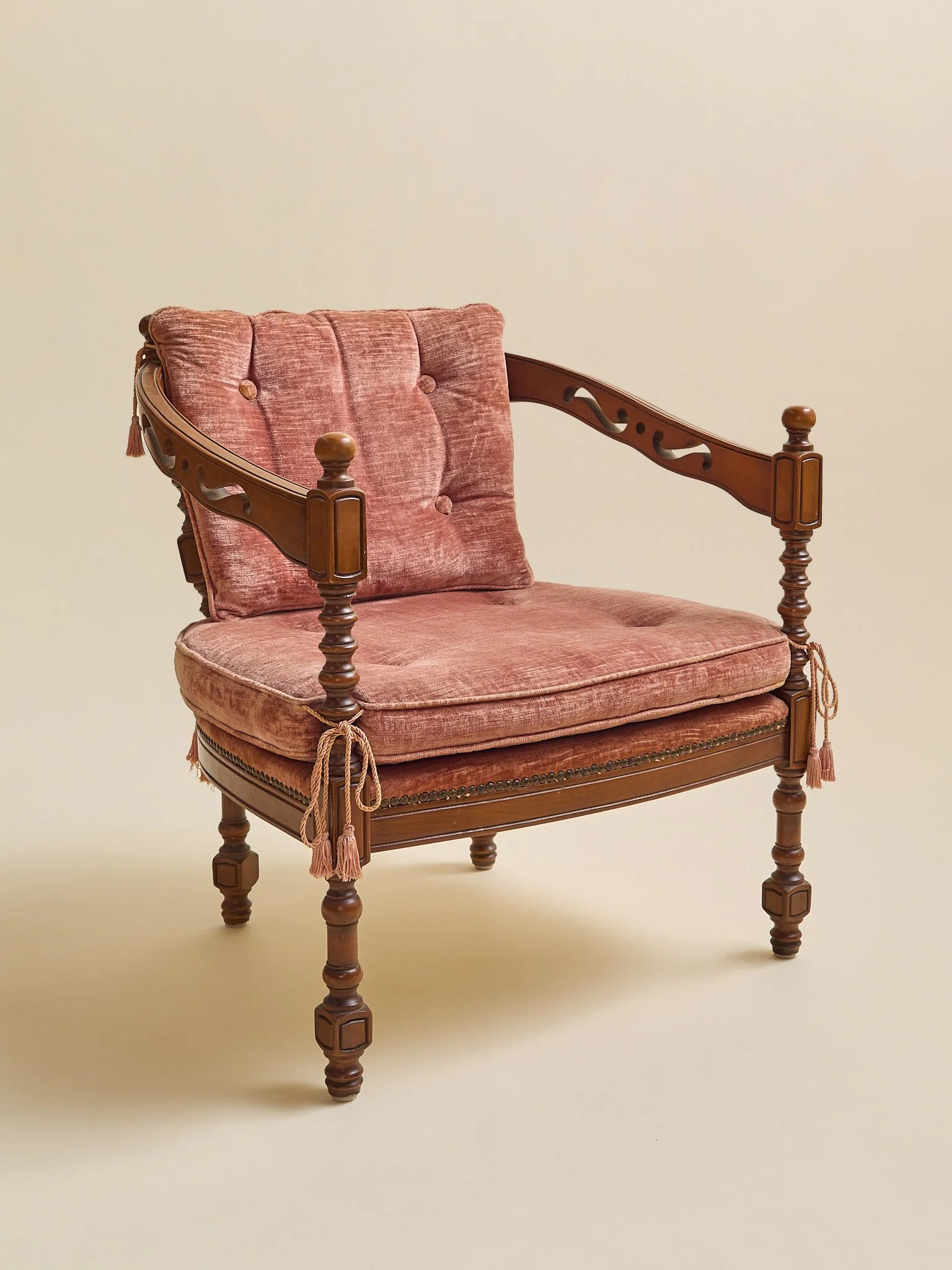 359_TheVintageGiorgettiGalleryCarvedArmchairs1970S_03.jpg