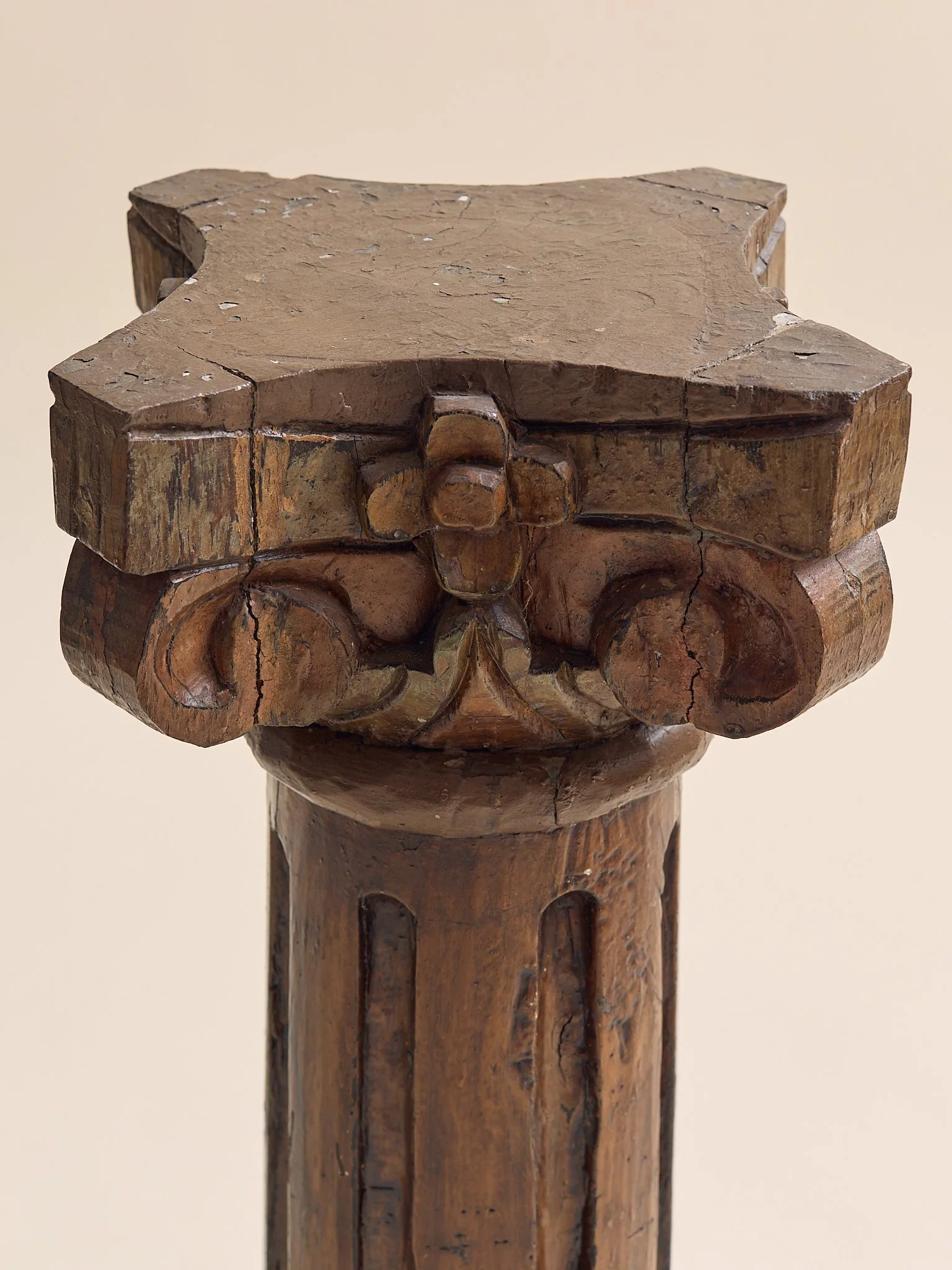 250_TheVintageOrnateWoodCarvedColumnPedestal_006.jpg