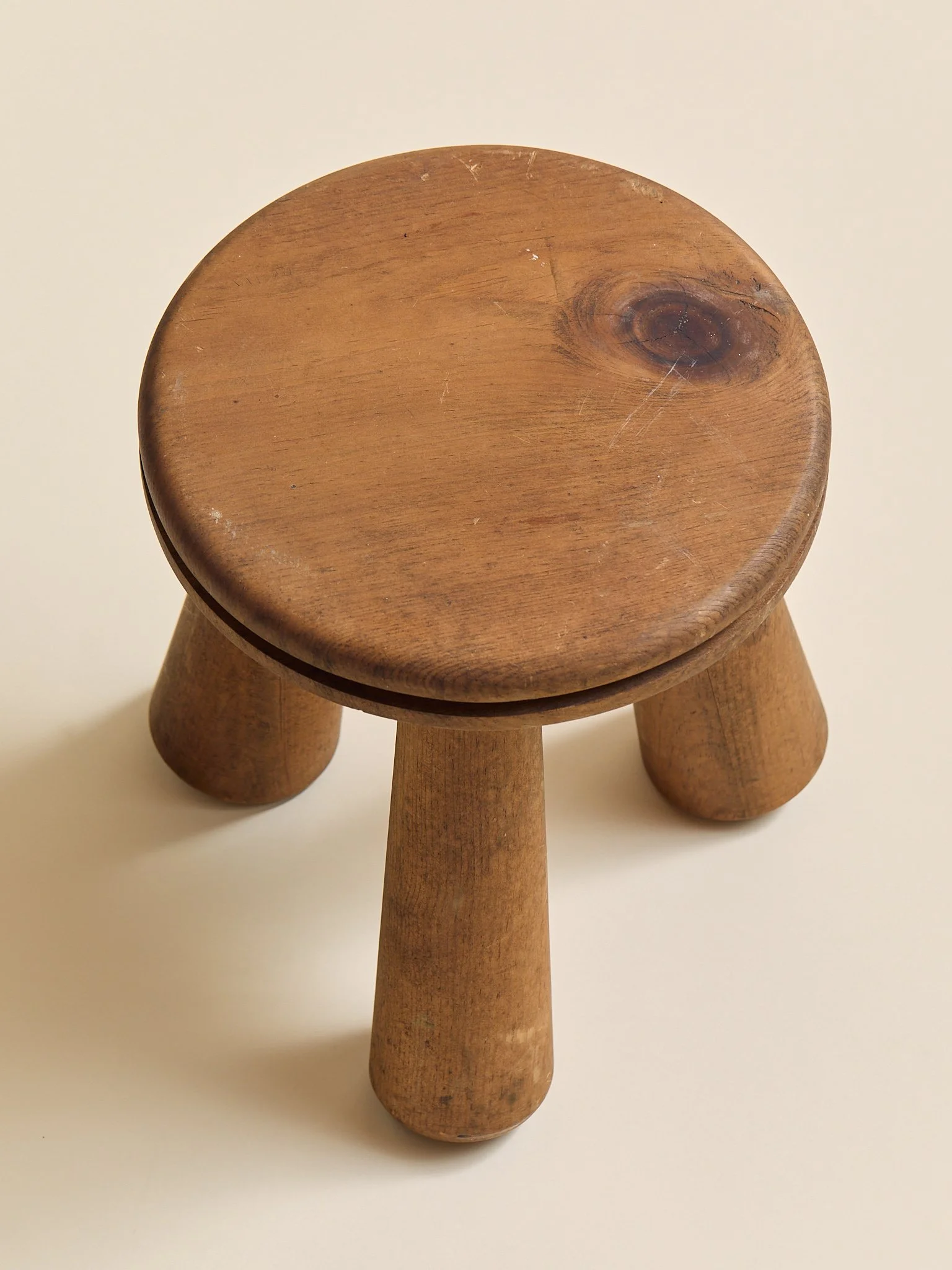 292_Stool_01_03.jpg