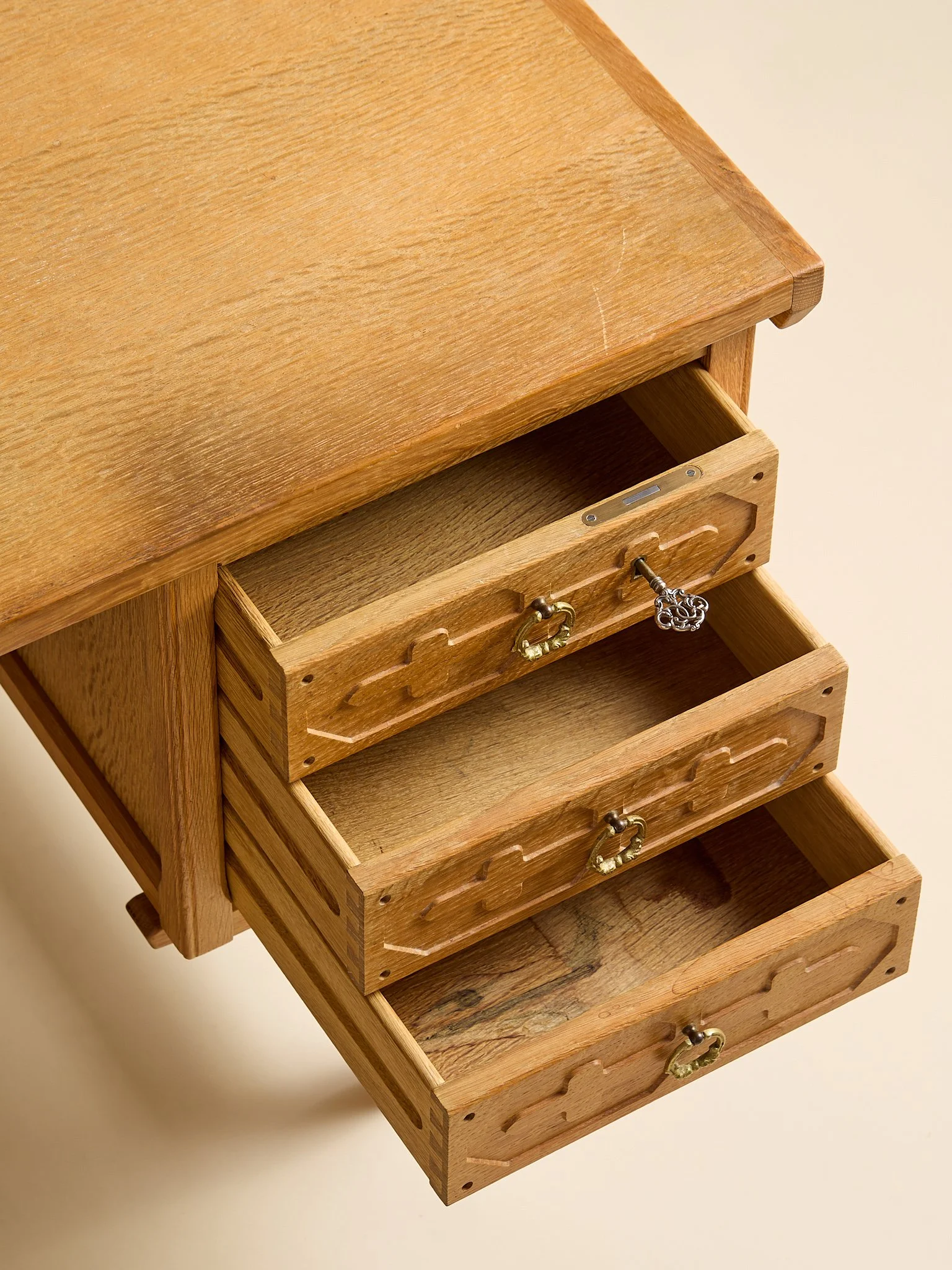 415_TheVintageHenningKjaernulfStyleWhiteOakWritingDesk_08.jpg