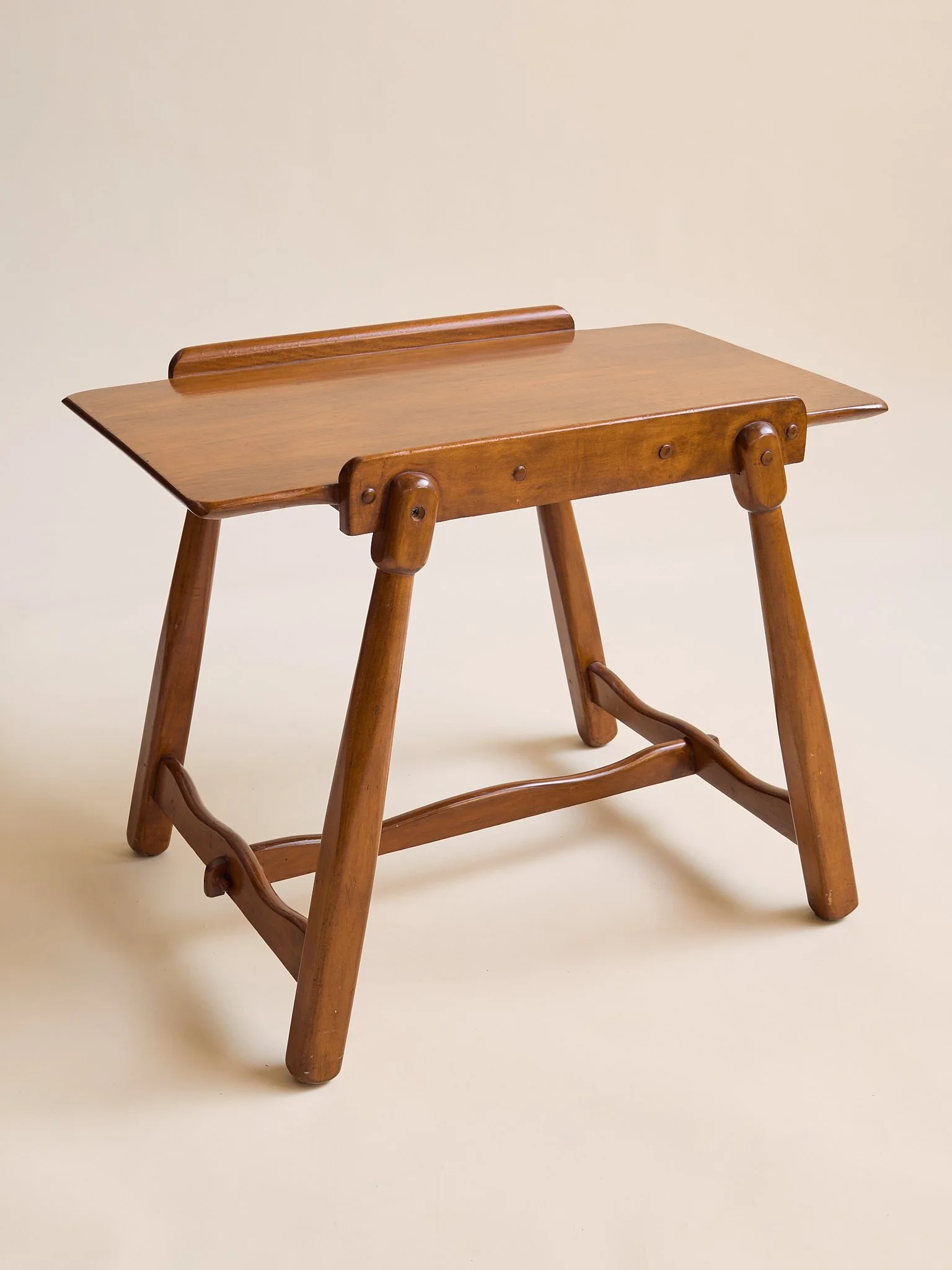09_TheVintageRusticWoodSideTable_003.jpg