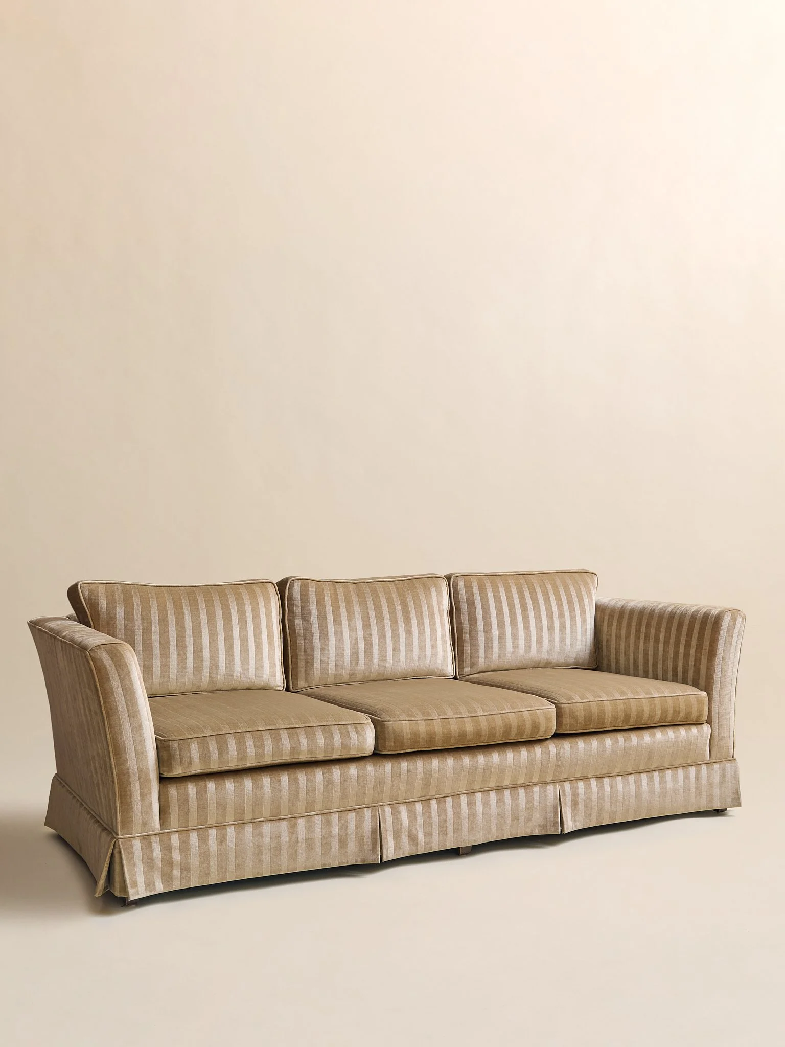143_The60sModStripeSofa_002.jpg