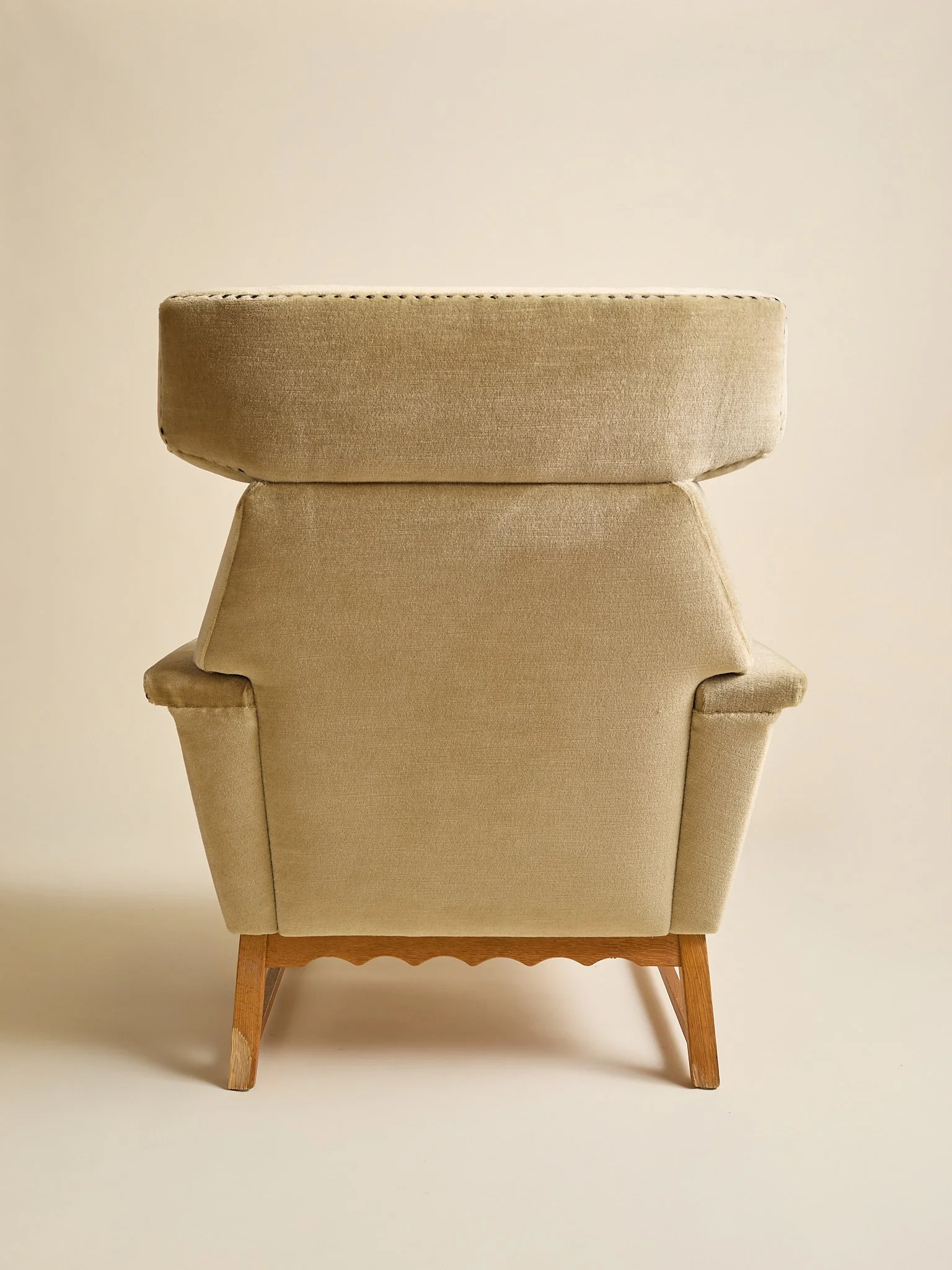 394_TheVintageDanishVelourCarvedDetailArmchairs_04.jpg