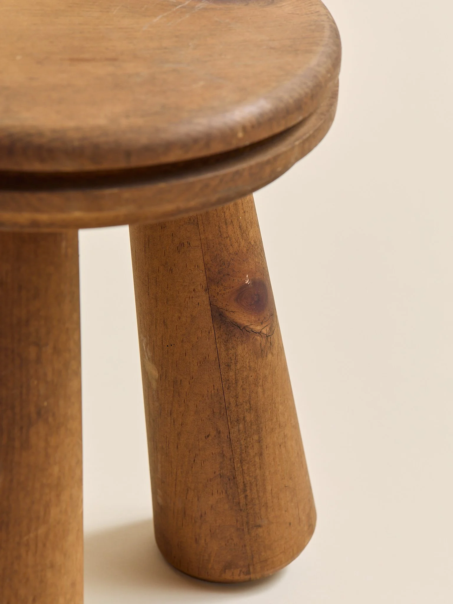 292_Stool_01_05.jpg