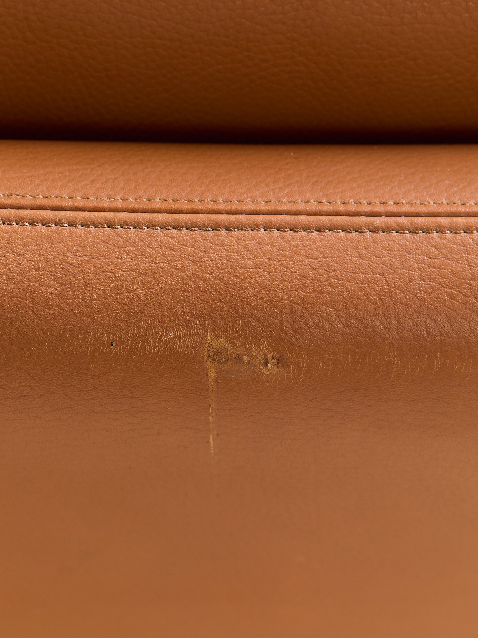 377_TheVintageGeorgThamsDanishLeatherLoungeChairs_11.jpg