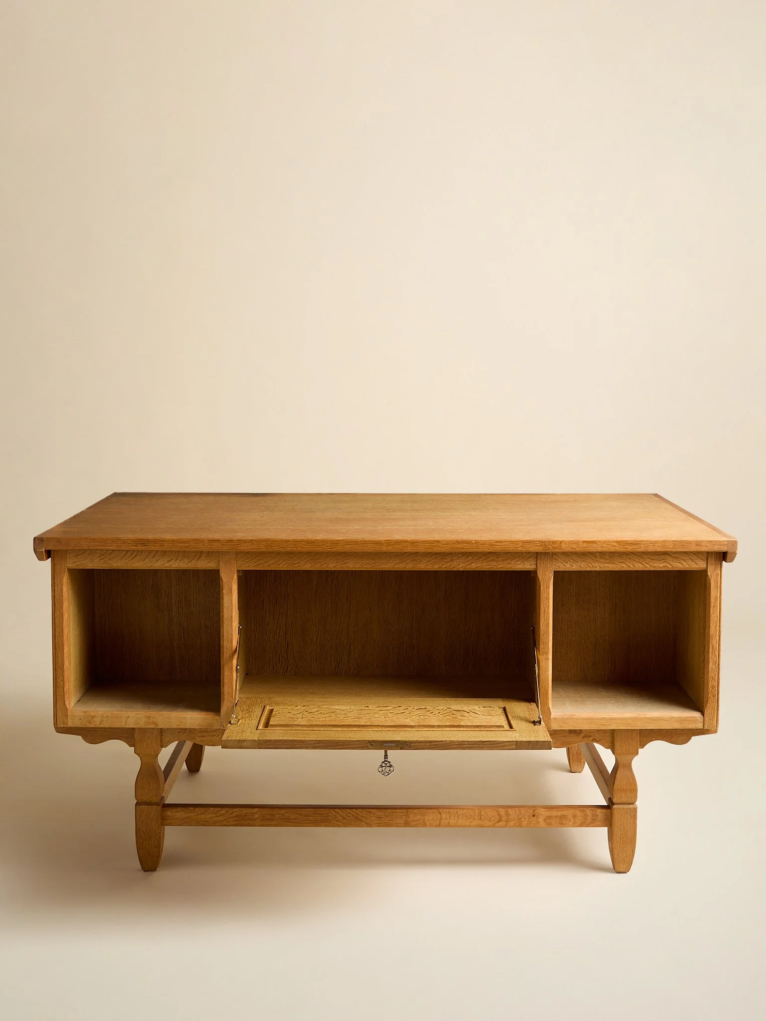 415_TheVintageHenningKjaernulfStyleWhiteOakWritingDesk_06.jpg