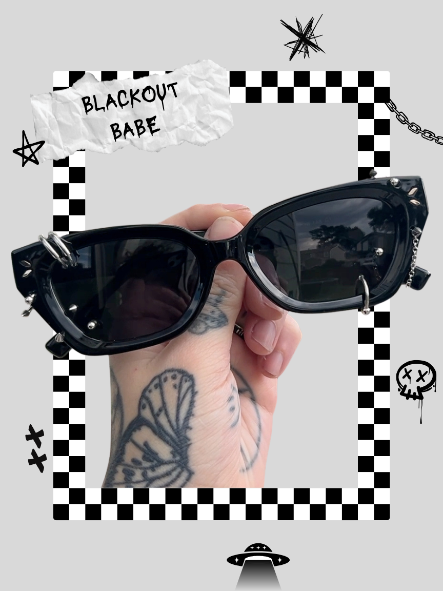 blackout babe.png