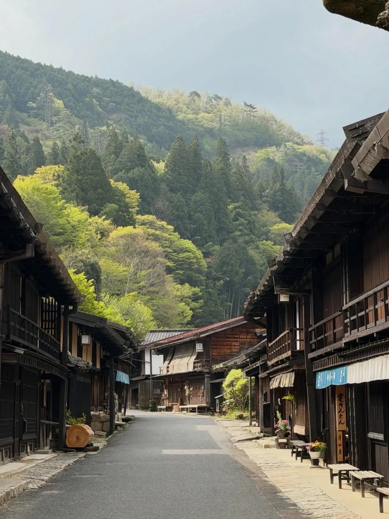 Vandring l&auml;ngst Nakasendo-leden i Japan. Magisk milj&ouml; och historisk mark for samurai och handelsm&auml;n under Edo-perioden.