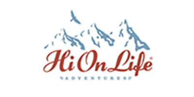 Logotyp för HiOnLife Adventures med snötäckta berg och en fågel