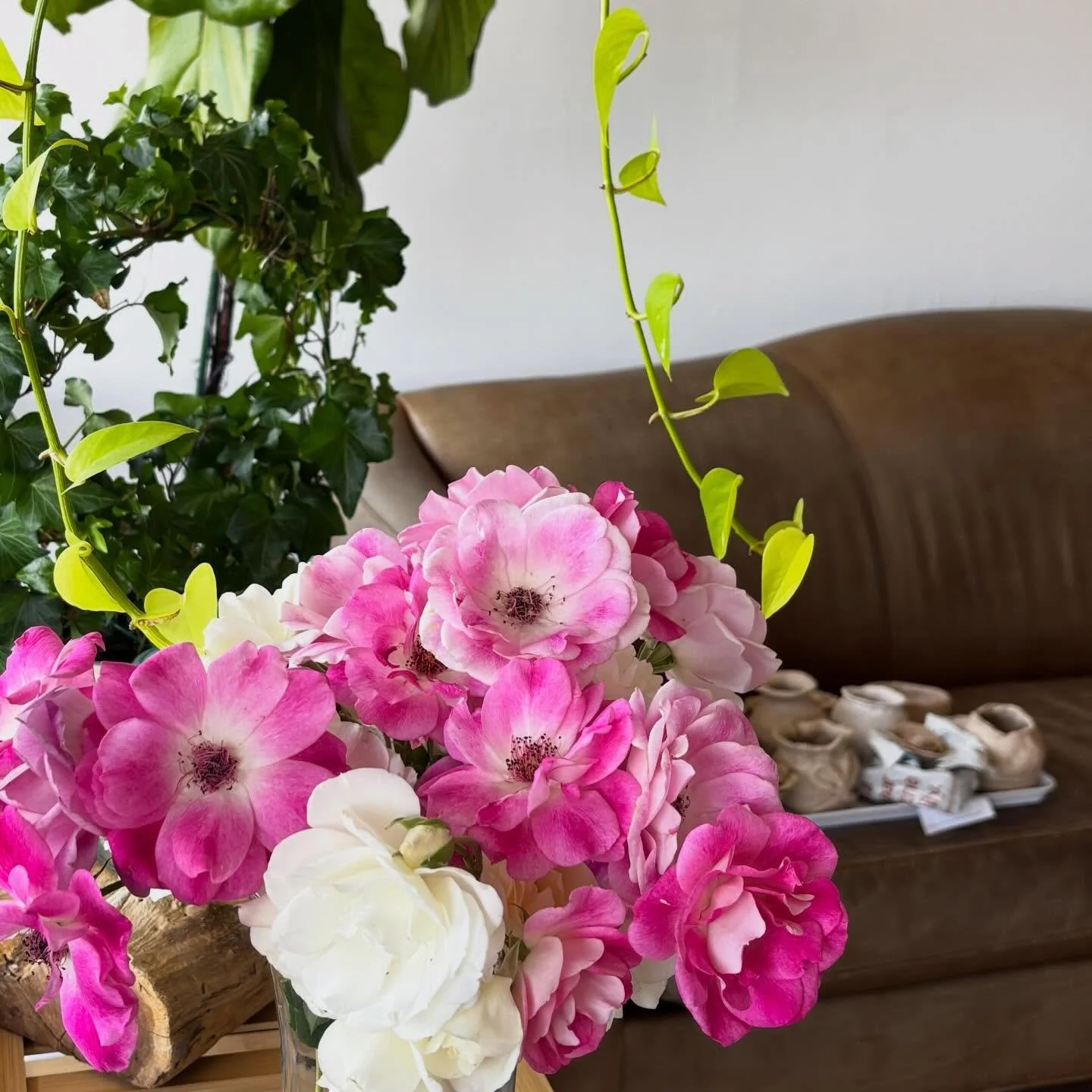 We could all use more flowers in our lives 💞🌹Your roses and vases from Yin &amp; Clay are almost ready! They&rsquo;ll be ready for pickup soon!

#yinandclay #yinyoga #yinyogalove #creativeyoga #theyogastudio