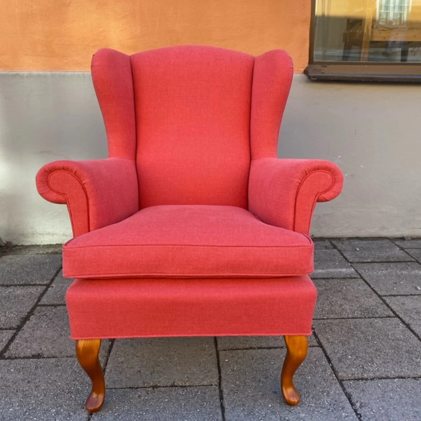 Korall &auml;r en av de vackraste f&auml;rgerna 😍 En mjuk rosa/r&ouml;d/orangef&auml;rg som piggar upp. Precis som v&aring;ren! 

Ordet korall har anv&auml;nts l&auml;nge. 
I Sverige fr&aring;n 1400-talet. I grekiskan &auml;nnu l&auml;ngre. 

Korall