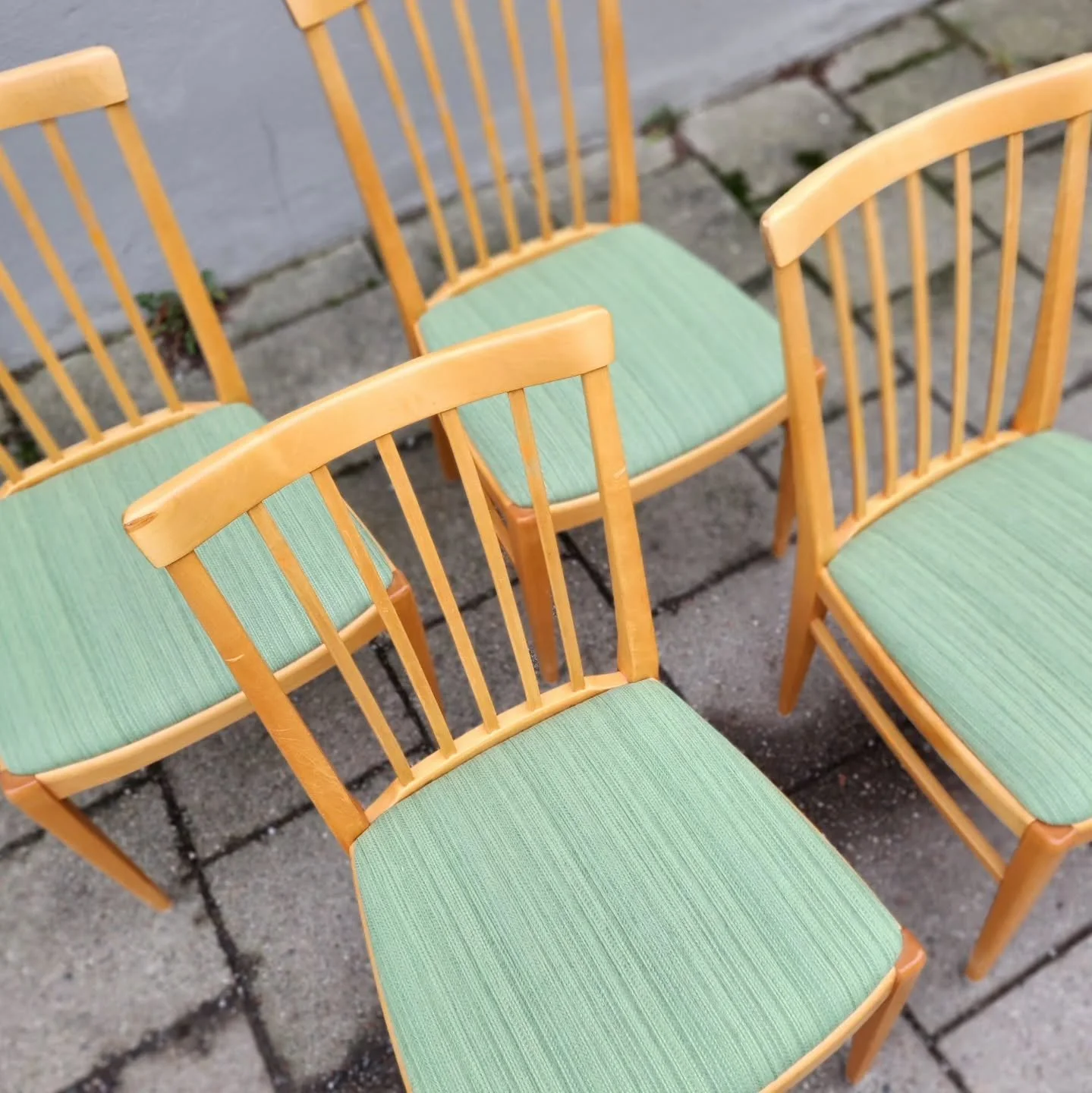 ✨️✨️✨️God Jul &amp; Gott Nytt &Aring;r fr&aring;n oss p&aring; Flockens M&ouml;belhantverk✨️✨️✨️

Tack f&ouml;r alla fina m&auml;nniskor och m&ouml;bler vi tr&auml;ffat &aring;r! 

Nu tar vi ledigt och hoppas &auml;ven ni f&aring;r n&aring;gra dagar 